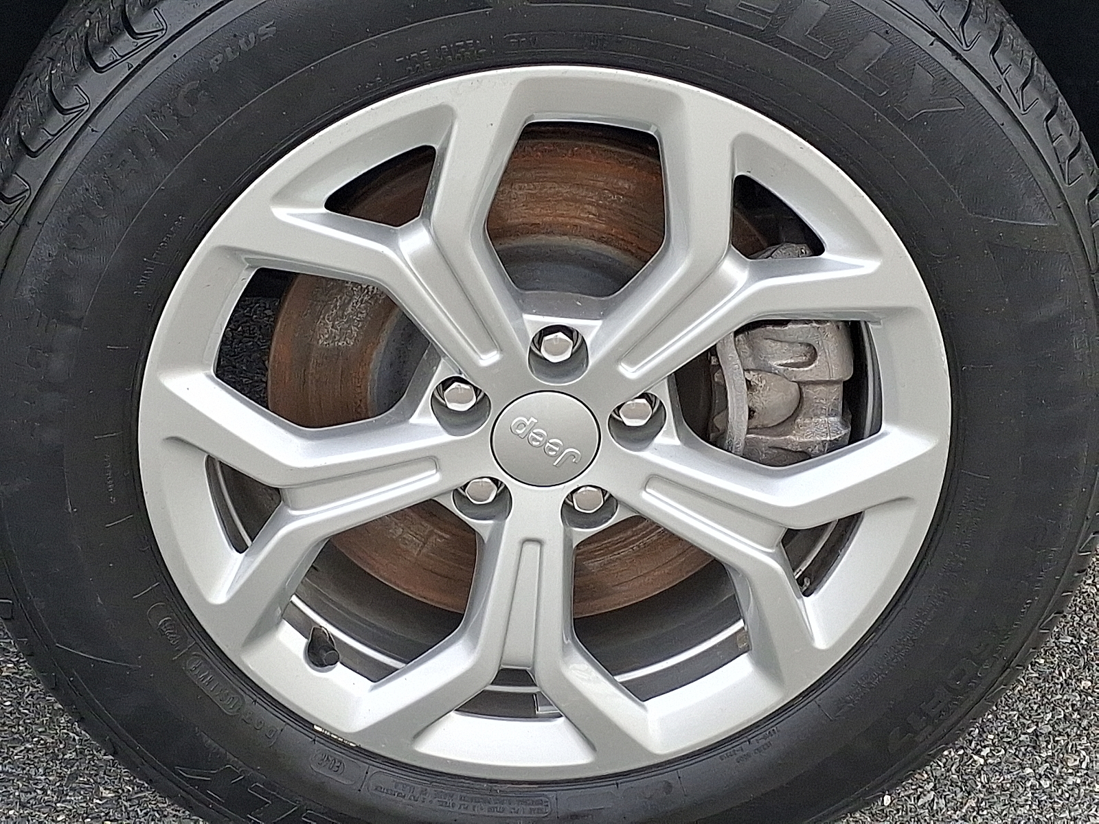 2024 Jeep Compass Latitude 4x4 - Silver Zynith Metallic Clearcoat - PSE exterior view 8