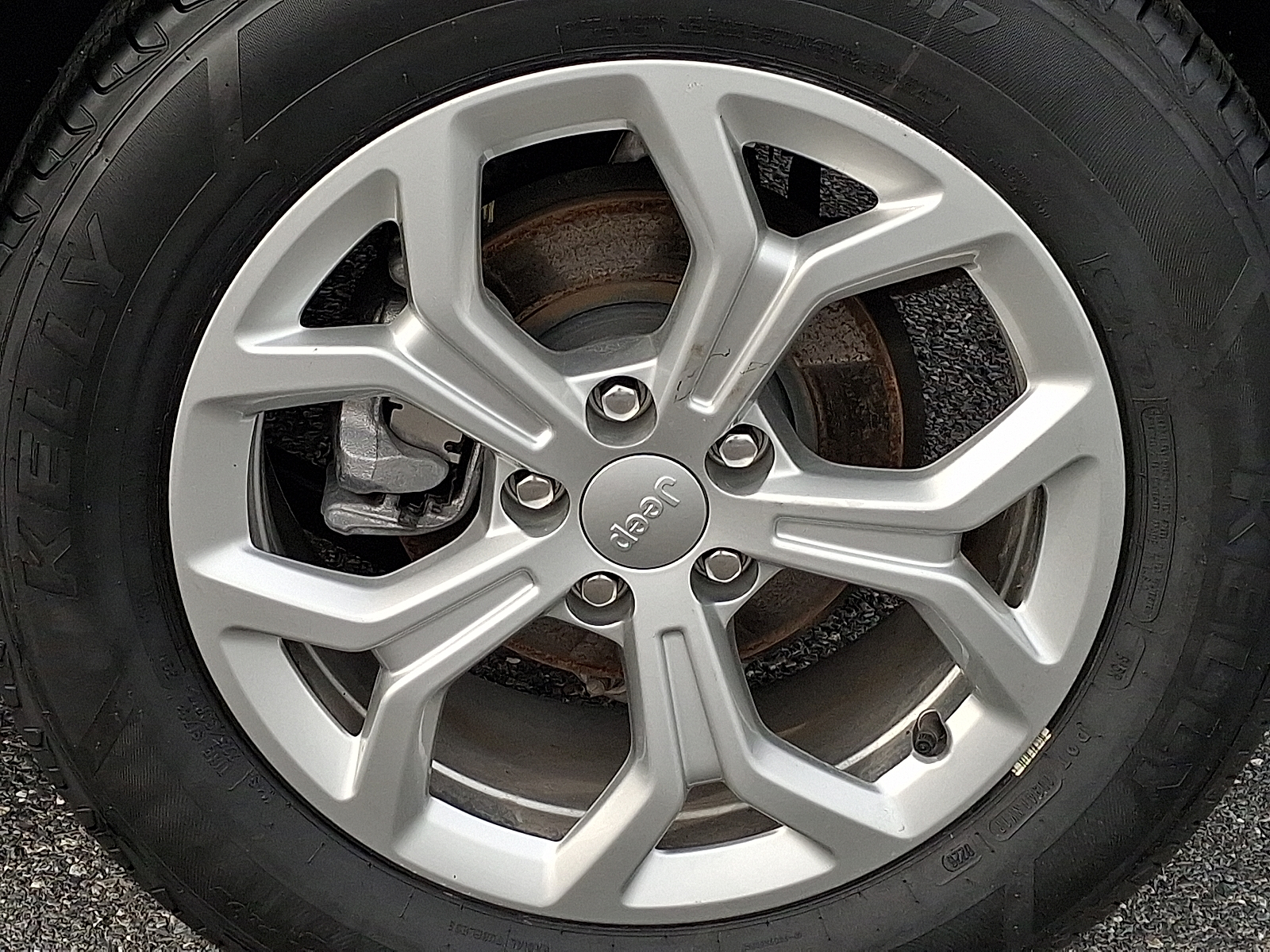 2024 Jeep Compass Latitude 4x4 - Silver Zynith Metallic Clearcoat - PSE exterior view 9