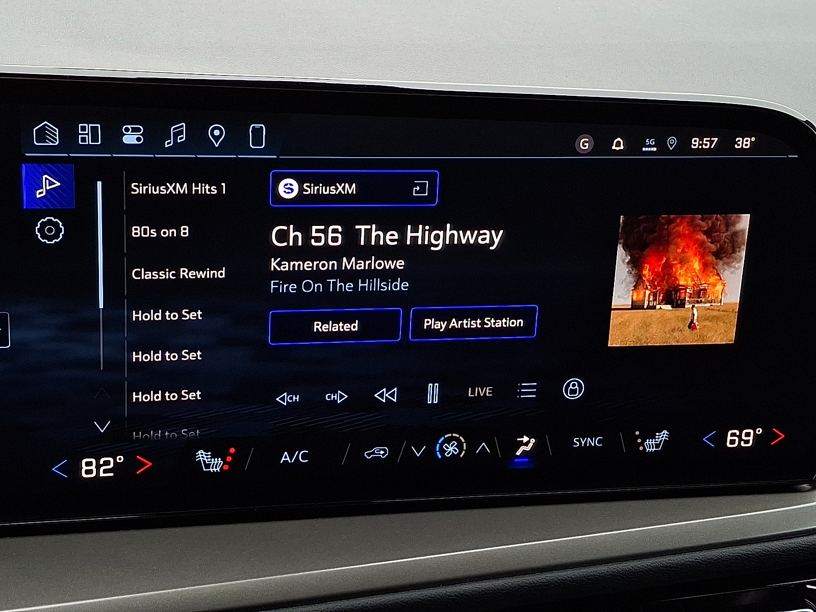 2026 Chevrolet Traverse AWD LT - Summit White - GAZ exterior view 17