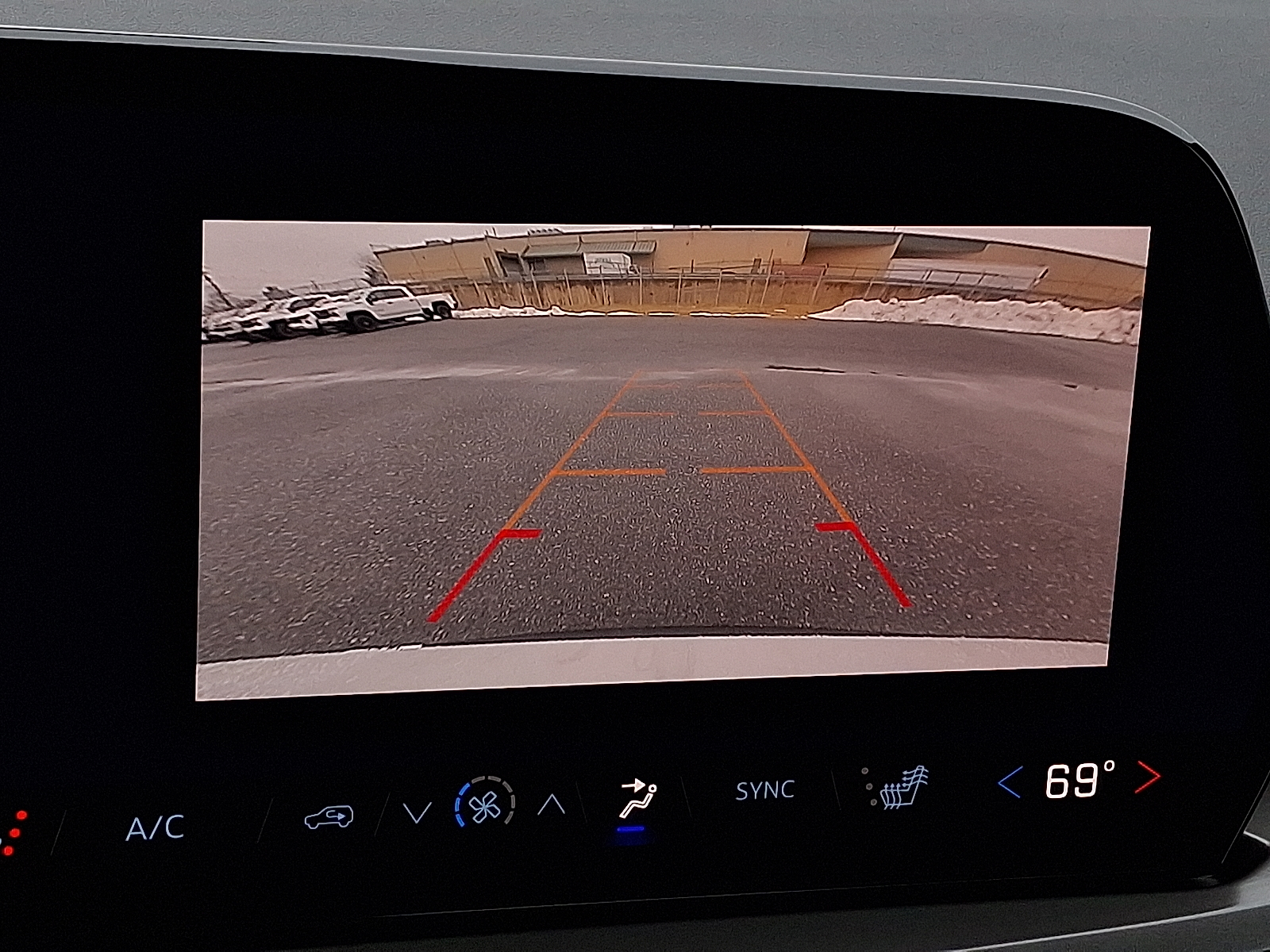 2026 Chevrolet Traverse AWD LT - Summit White - GAZ exterior view 3