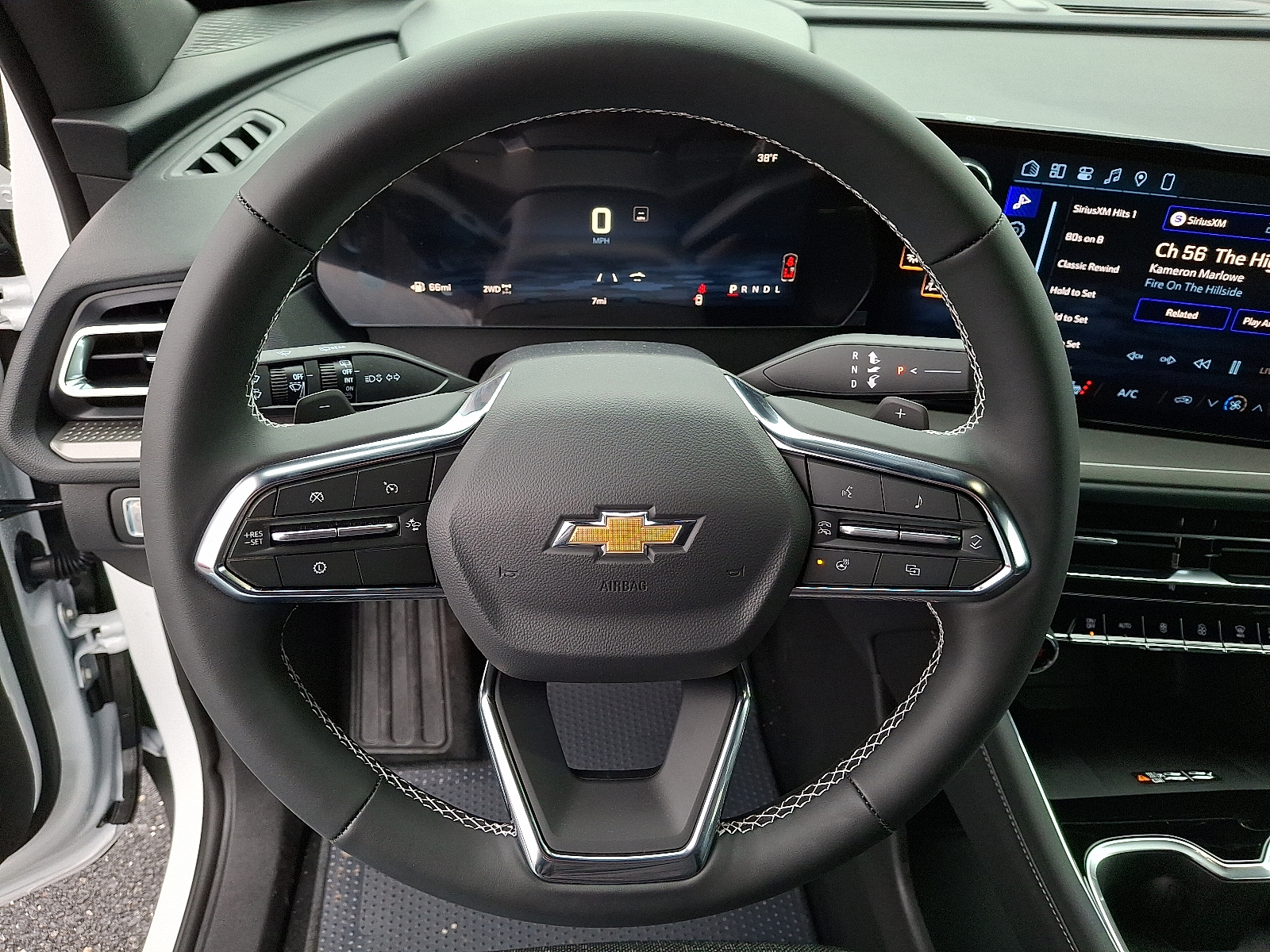 2026 Chevrolet Traverse AWD LT - Summit White - GAZ exterior view 14