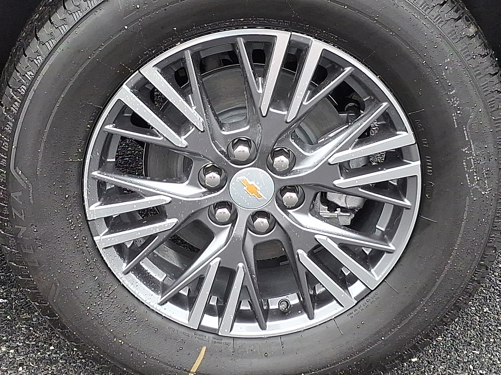 2026 Chevrolet Traverse AWD LT - Summit White - GAZ exterior view 9