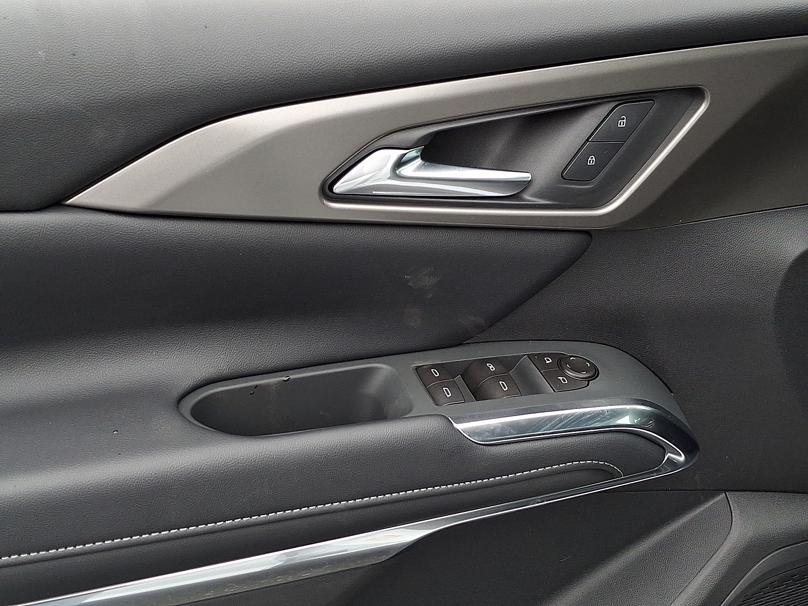 2026 Chevrolet Traverse AWD LT - Summit White - GAZ exterior view 12