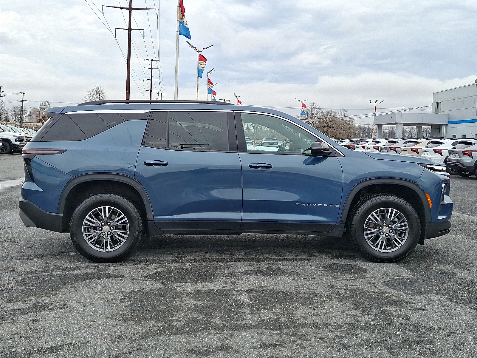 2025 Chevrolet Traverse AWD LT - Lakeshore Blue Metallic - GXP exterior view 11