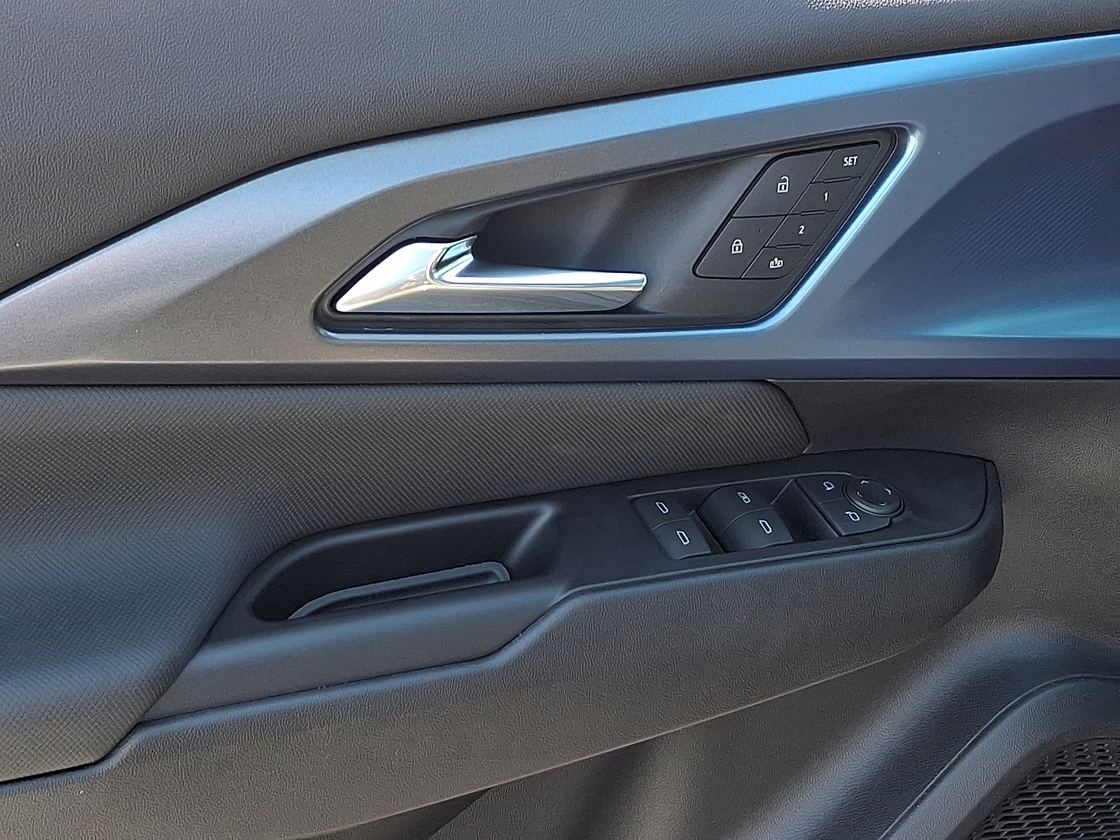 2026 Chevrolet Equinox EV LT 2, FWD - Black - GBA exterior view 9