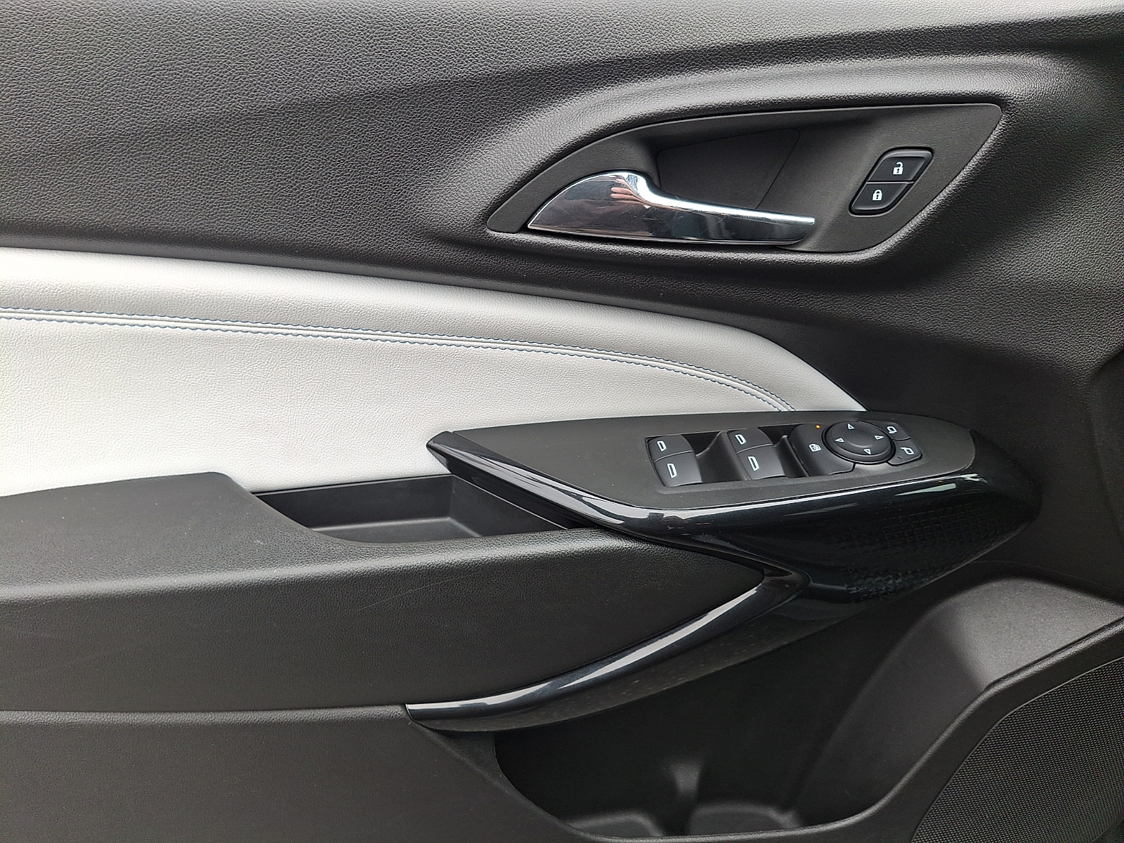 2025 Chevrolet Trax FWD LT - Cypress Gray - GBD exterior view 16