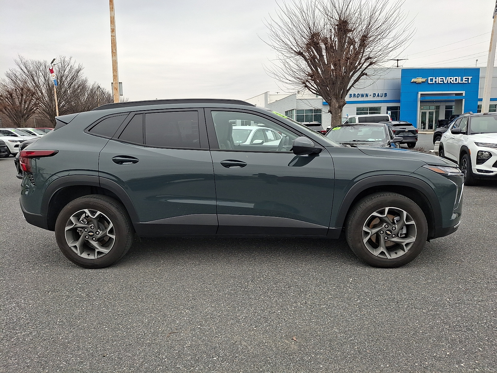 2025 Chevrolet Trax FWD LT - Cypress Gray - GBD exterior view 11