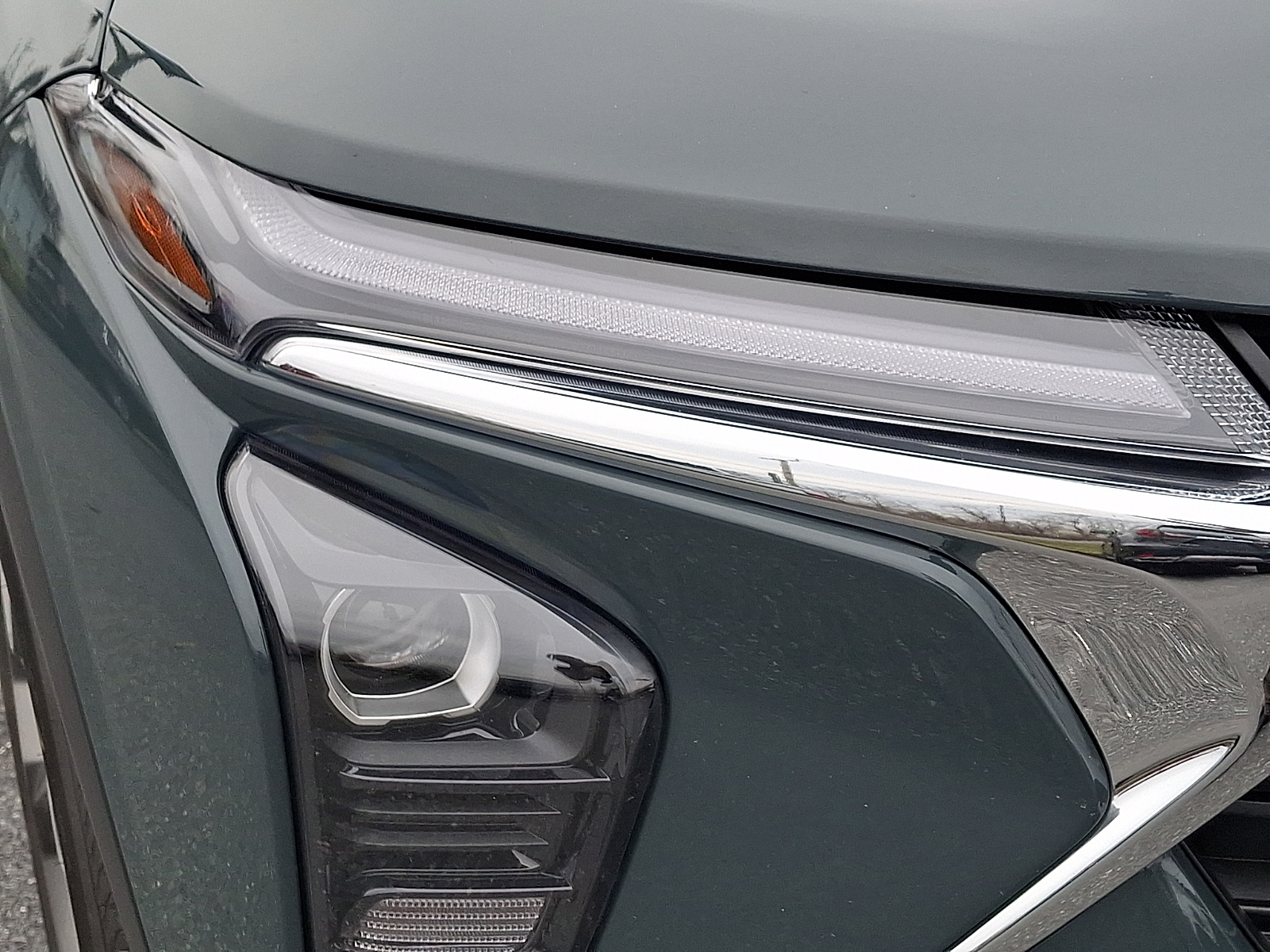 2025 Chevrolet Trax FWD LT - Cypress Gray - GBD exterior view 13