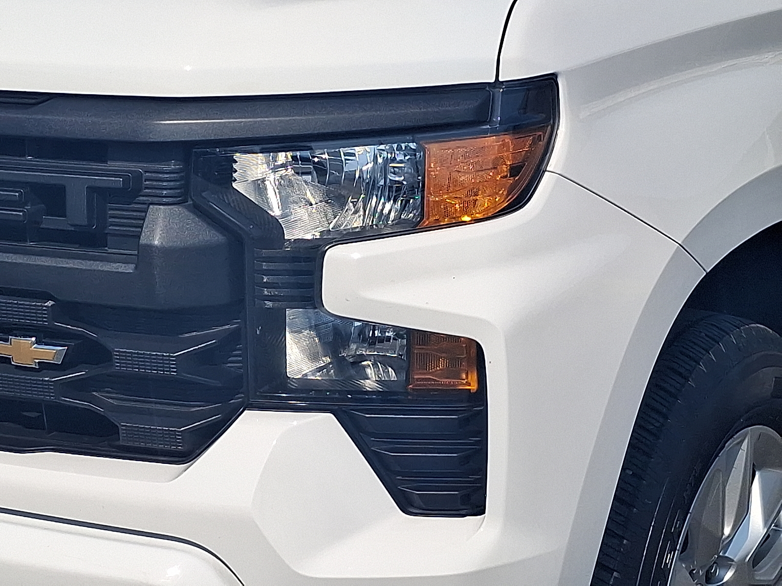 2024 Chevrolet Silverado 1500 4WD Double Cab Standard Bed Custom - Summit White - GAZ exterior view 10