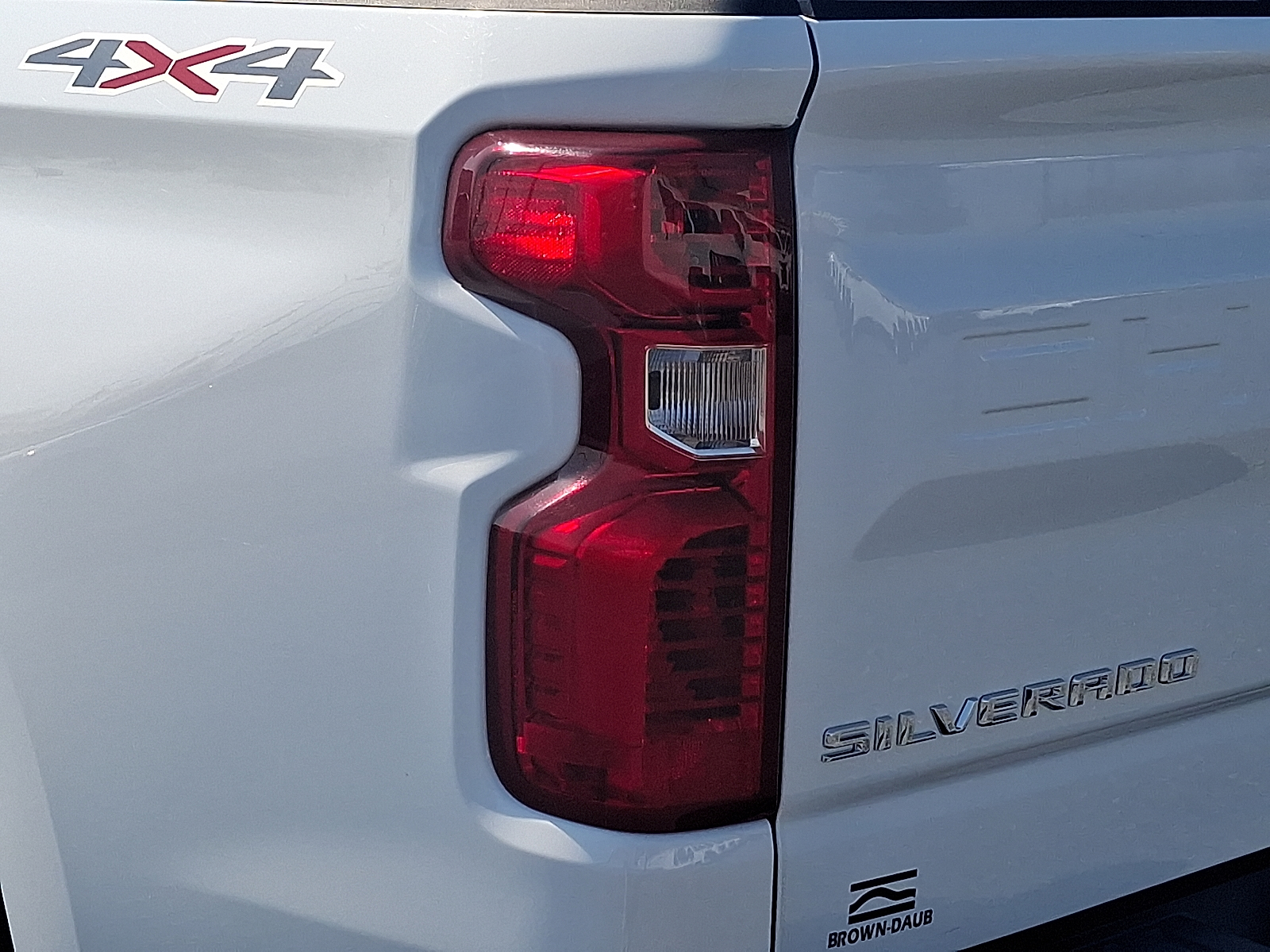 2024 Chevrolet Silverado 1500 4WD Double Cab Standard Bed Custom - Summit White - GAZ exterior view 11