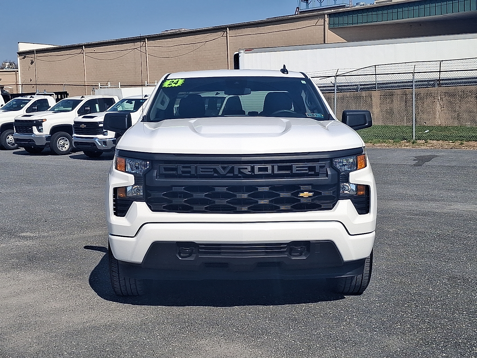 2024 Chevrolet Silverado 1500 4WD Double Cab Standard Bed Custom - Summit White - GAZ exterior view 2