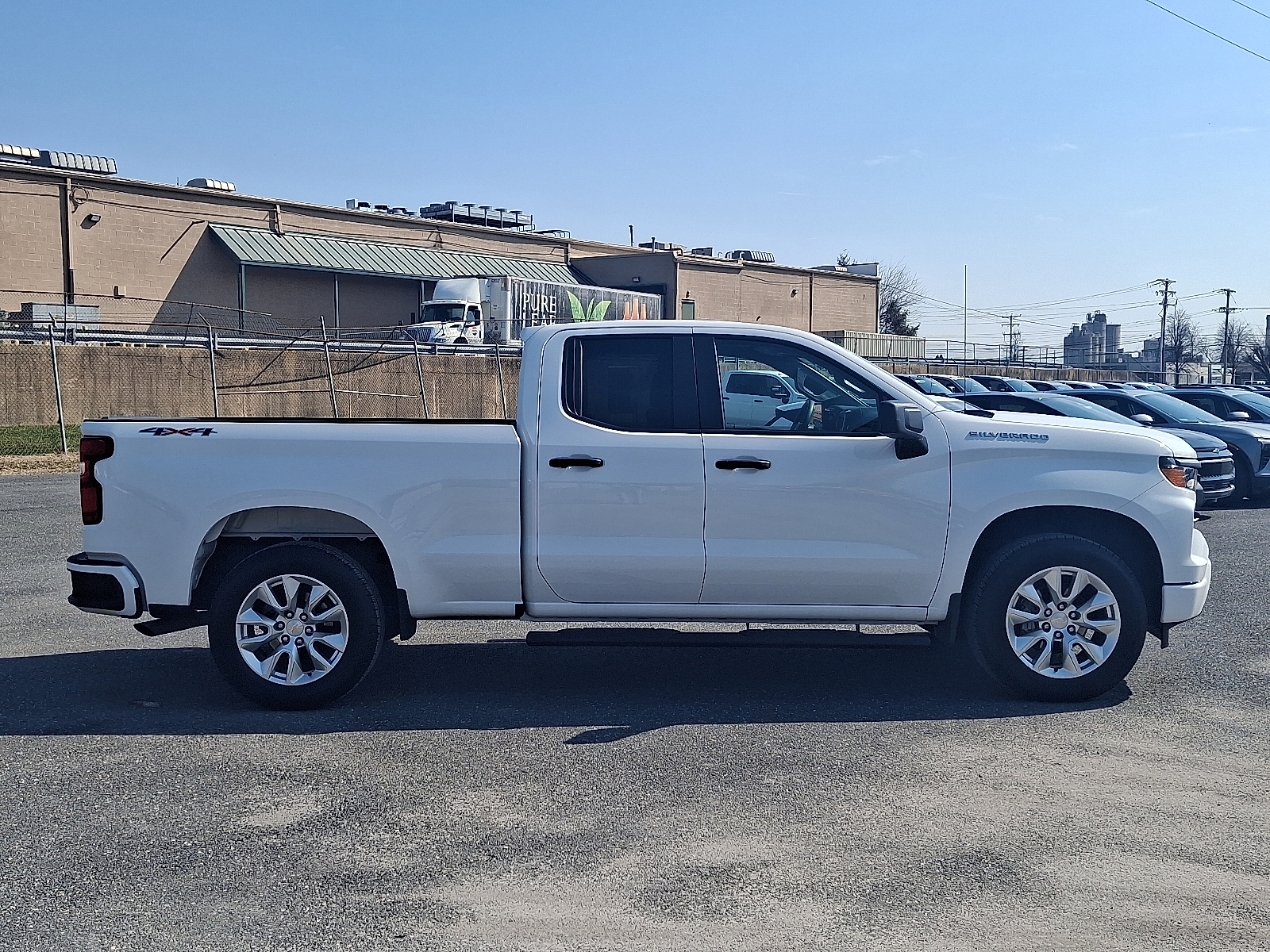 2024 Chevrolet Silverado 1500 4WD Double Cab Standard Bed Custom - Summit White - GAZ exterior view 7