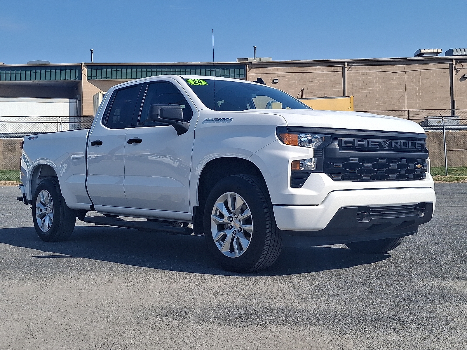 2024 Chevrolet Silverado 1500 4WD Double Cab Standard Bed Custom - Summit White - GAZ exterior view 3