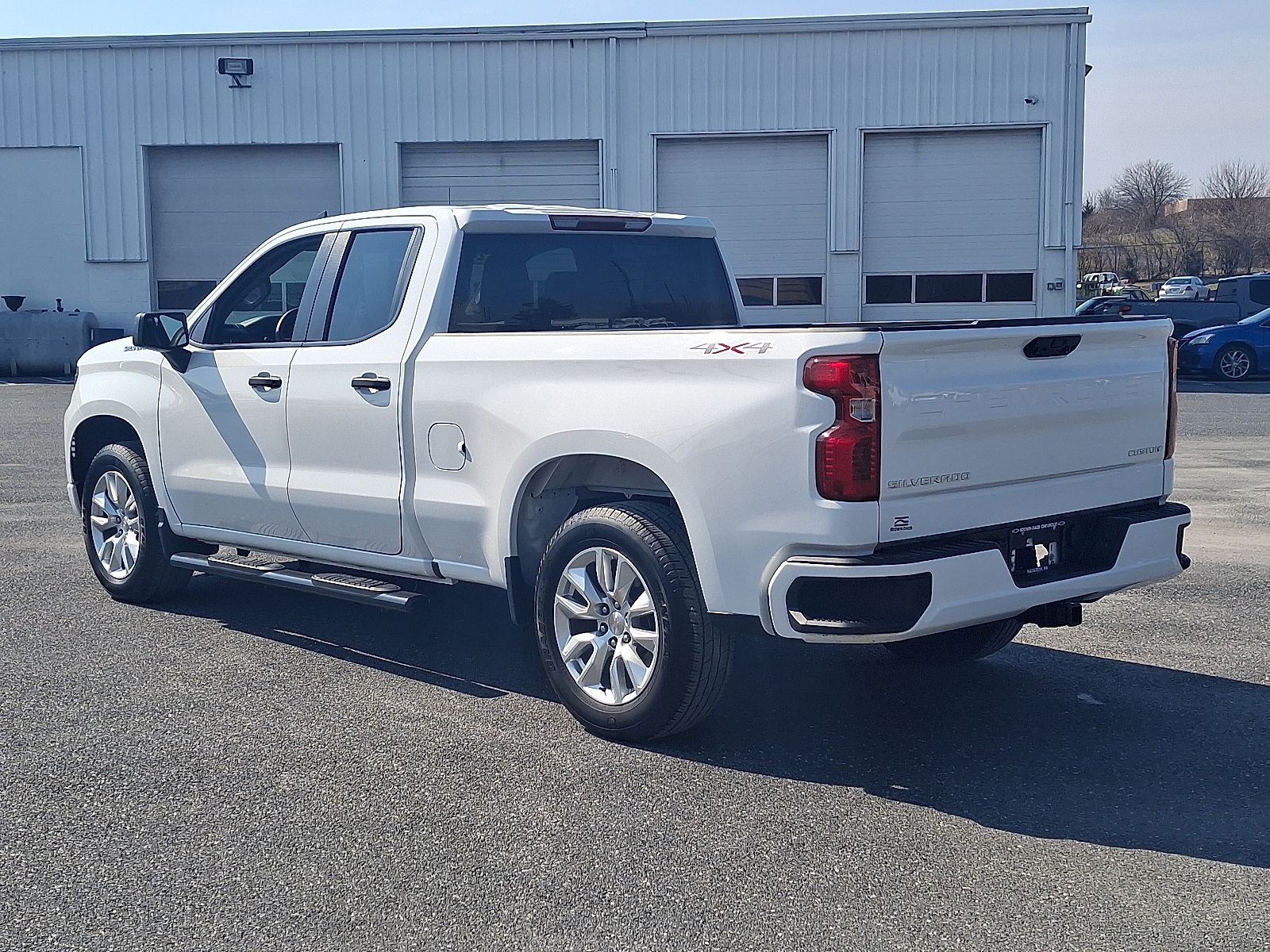 2024 Chevrolet Silverado 1500 4WD Double Cab Standard Bed Custom - Summit White - GAZ exterior view 4
