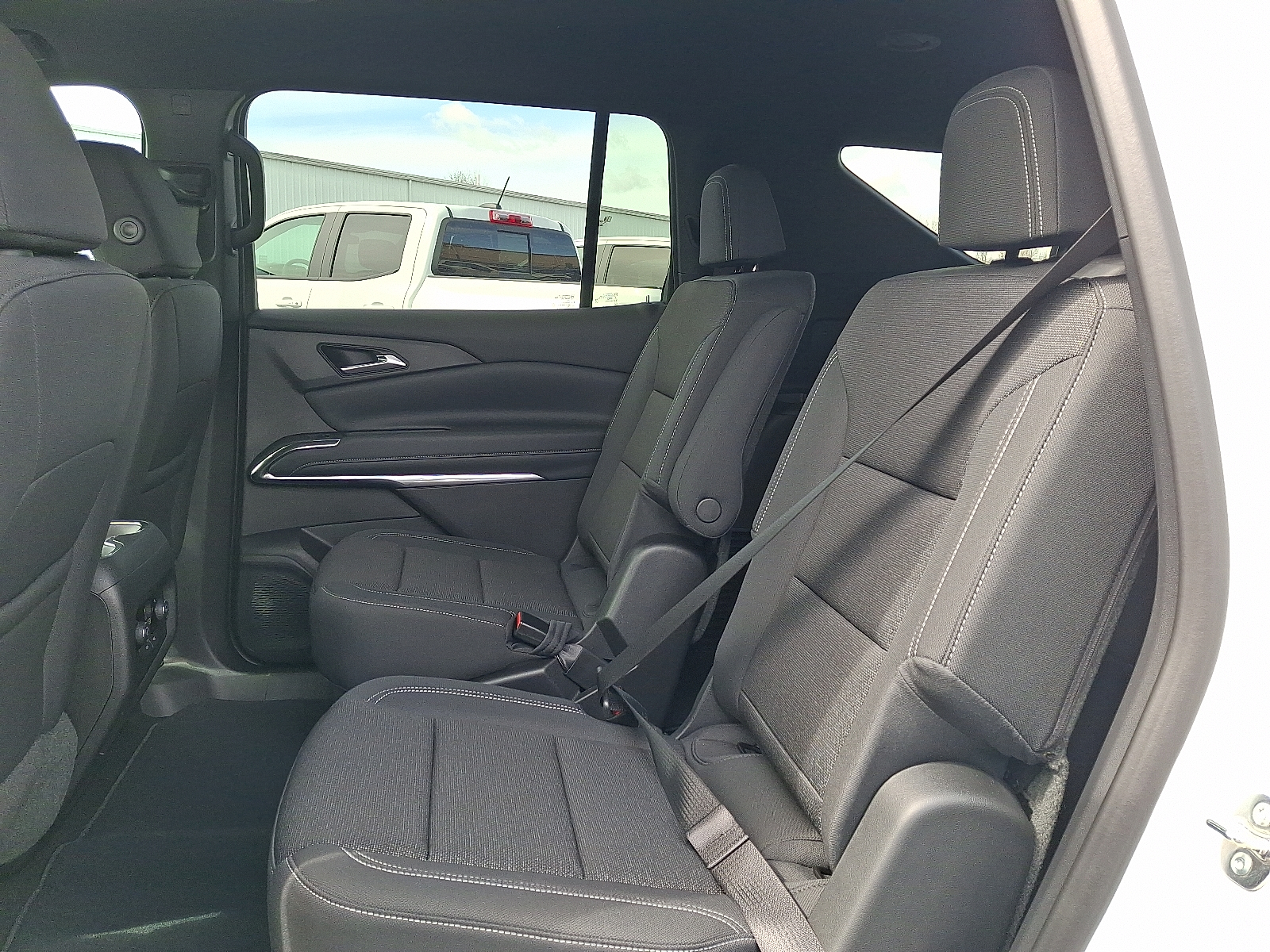 2026 Chevrolet Traverse AWD LT - Summit White - GAZ exterior view 10