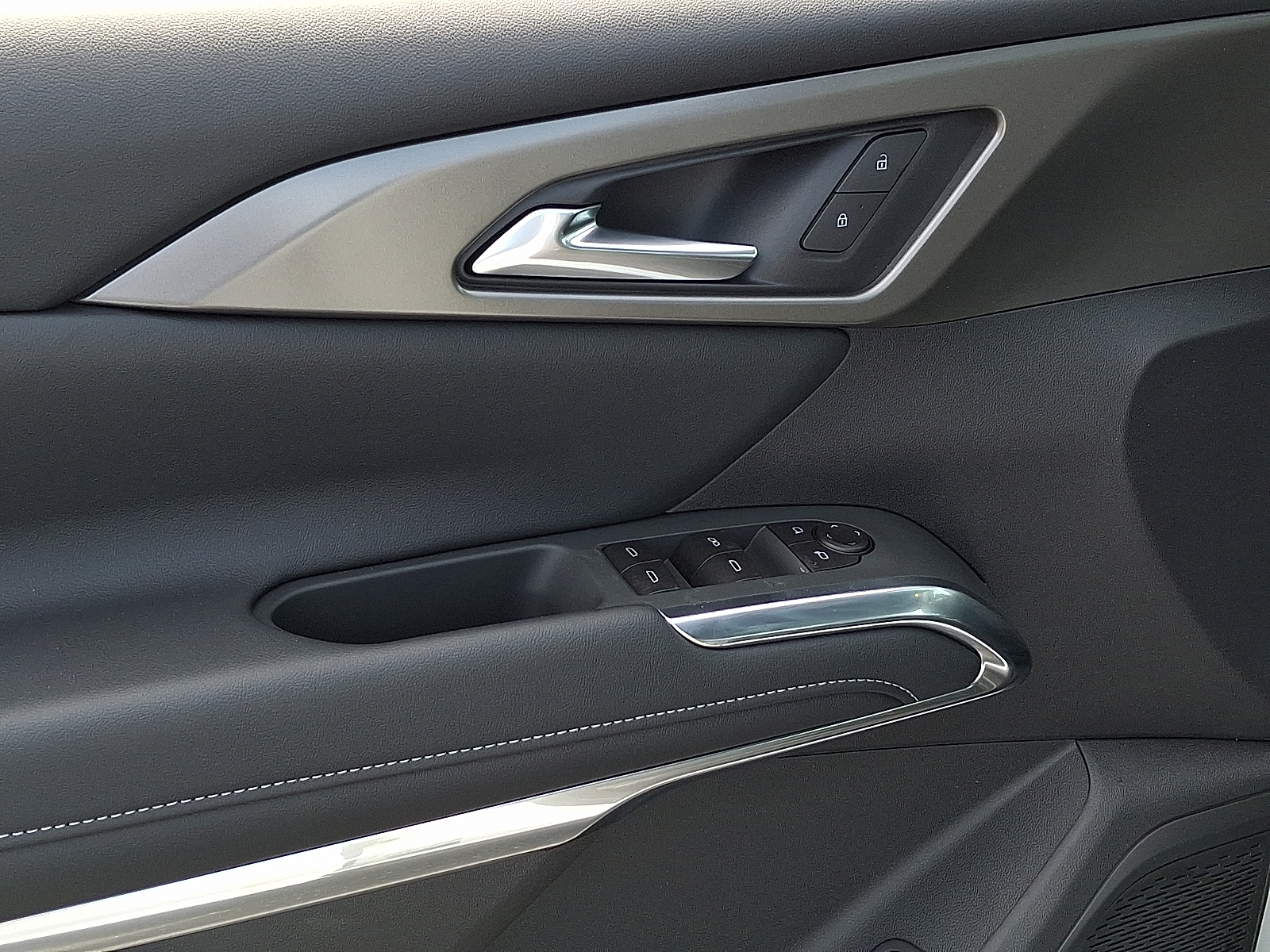 2026 Chevrolet Traverse AWD LT - Summit White - GAZ exterior view 12