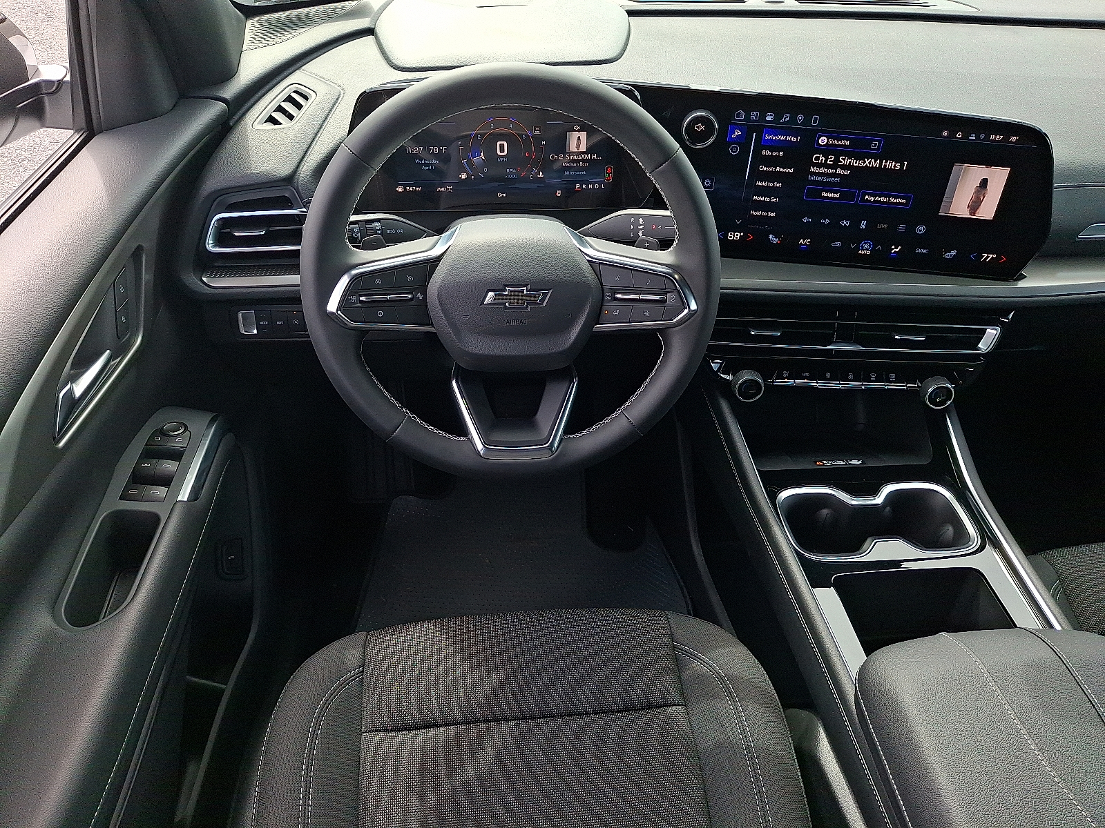 2026 Chevrolet Traverse AWD LT - Summit White - GAZ exterior view 11