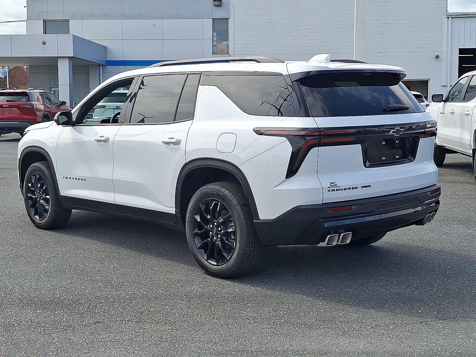 2026 Chevrolet Traverse AWD LT - Summit White - GAZ exterior view 8