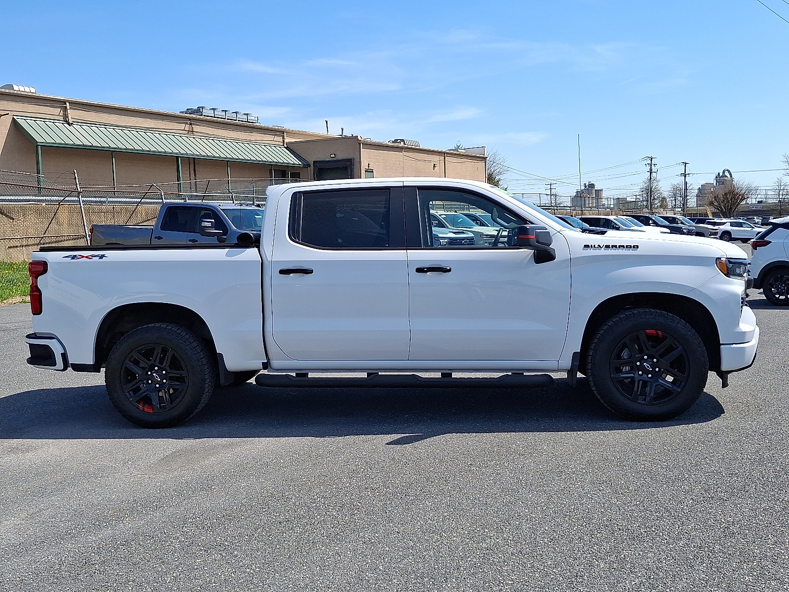 2023 Chevrolet Silverado 1500 4WD Crew Cab Short Bed RST - Summit White - GAZ exterior view 10