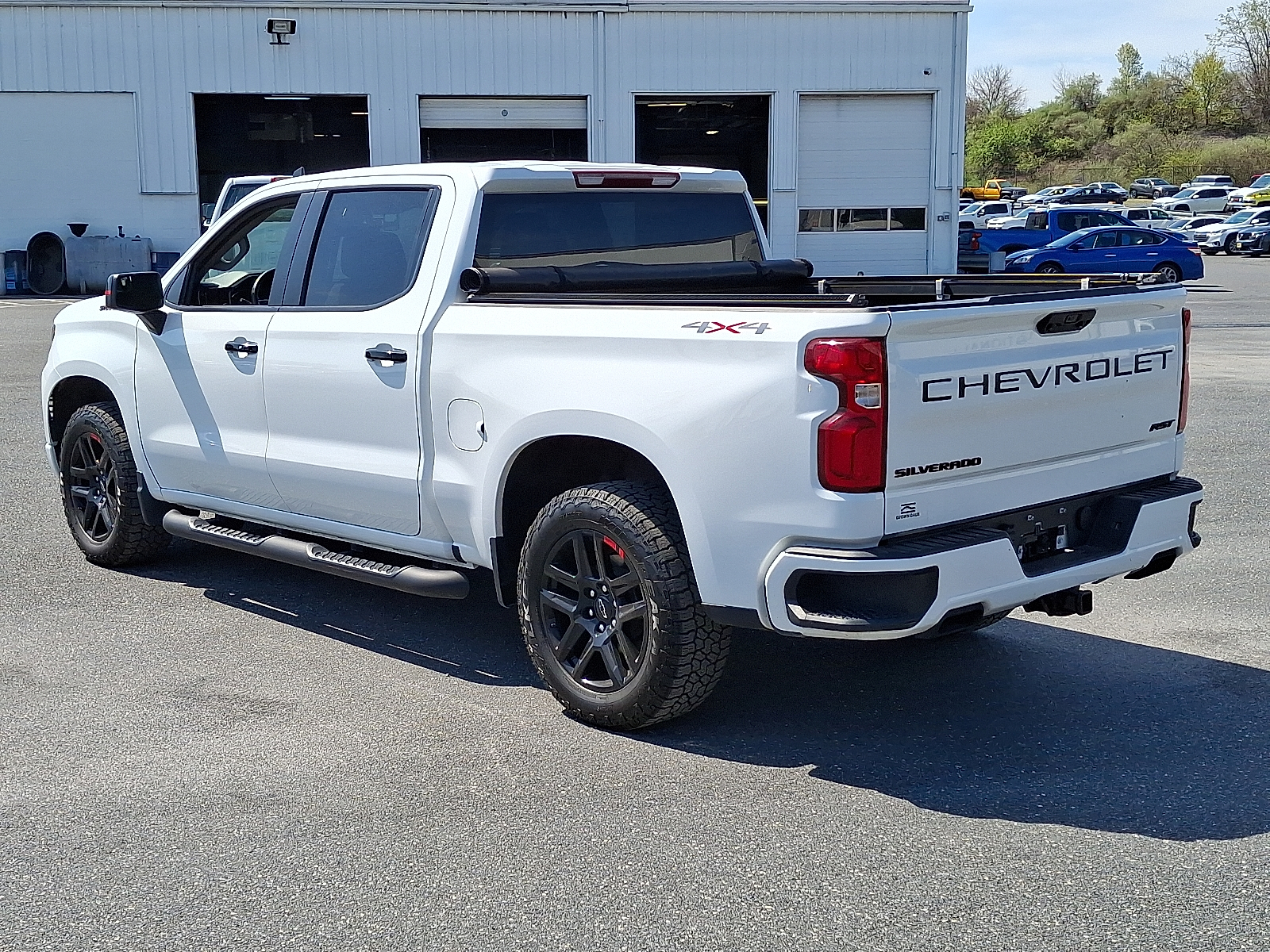 2023 Chevrolet Silverado 1500 4WD Crew Cab Short Bed RST - Summit White - GAZ exterior view 7