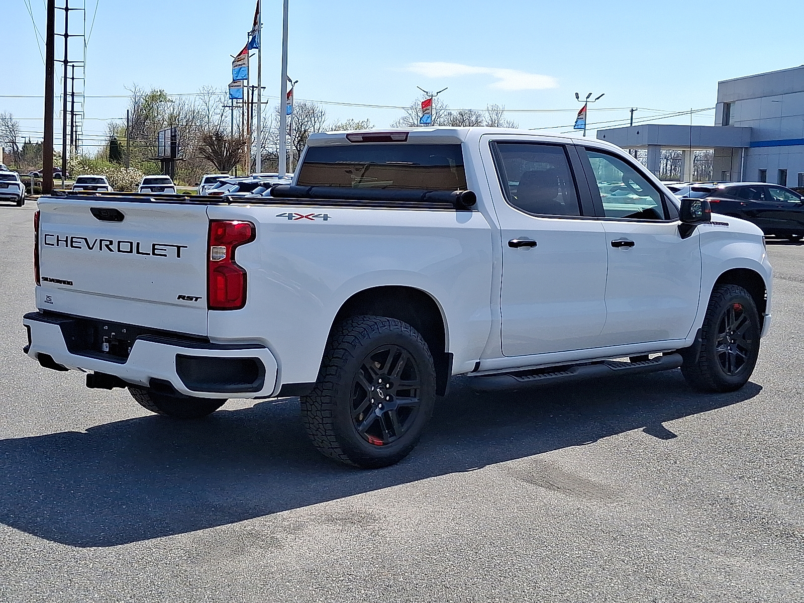 2023 Chevrolet Silverado 1500 4WD Crew Cab Short Bed RST - Summit White - GAZ exterior view 9