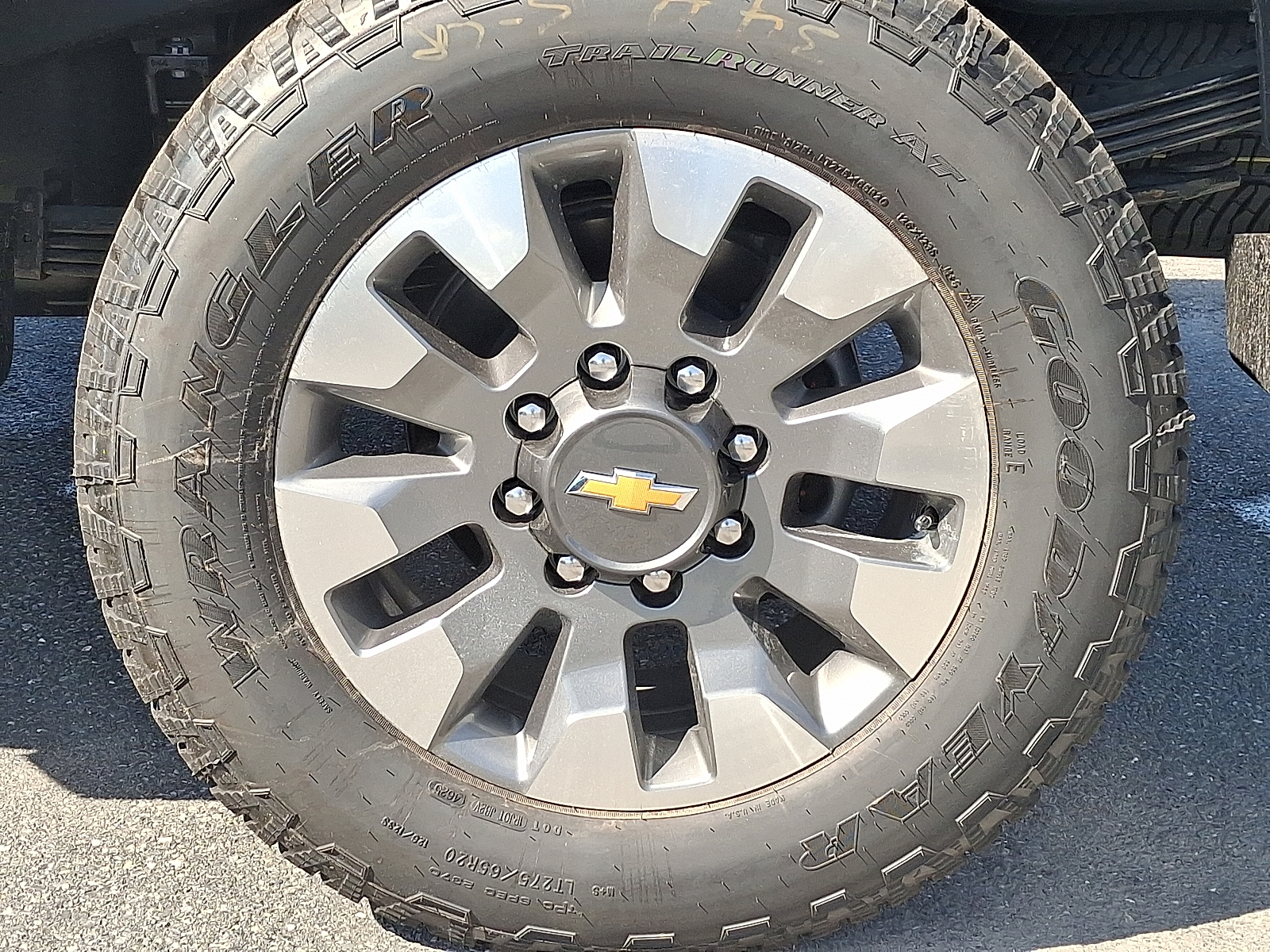 2026 Chevrolet Silverado 2500HD Crew Cab, Standard Bed, WT, 4WD - Sterling Gray Metallic - GXD exterior view 5