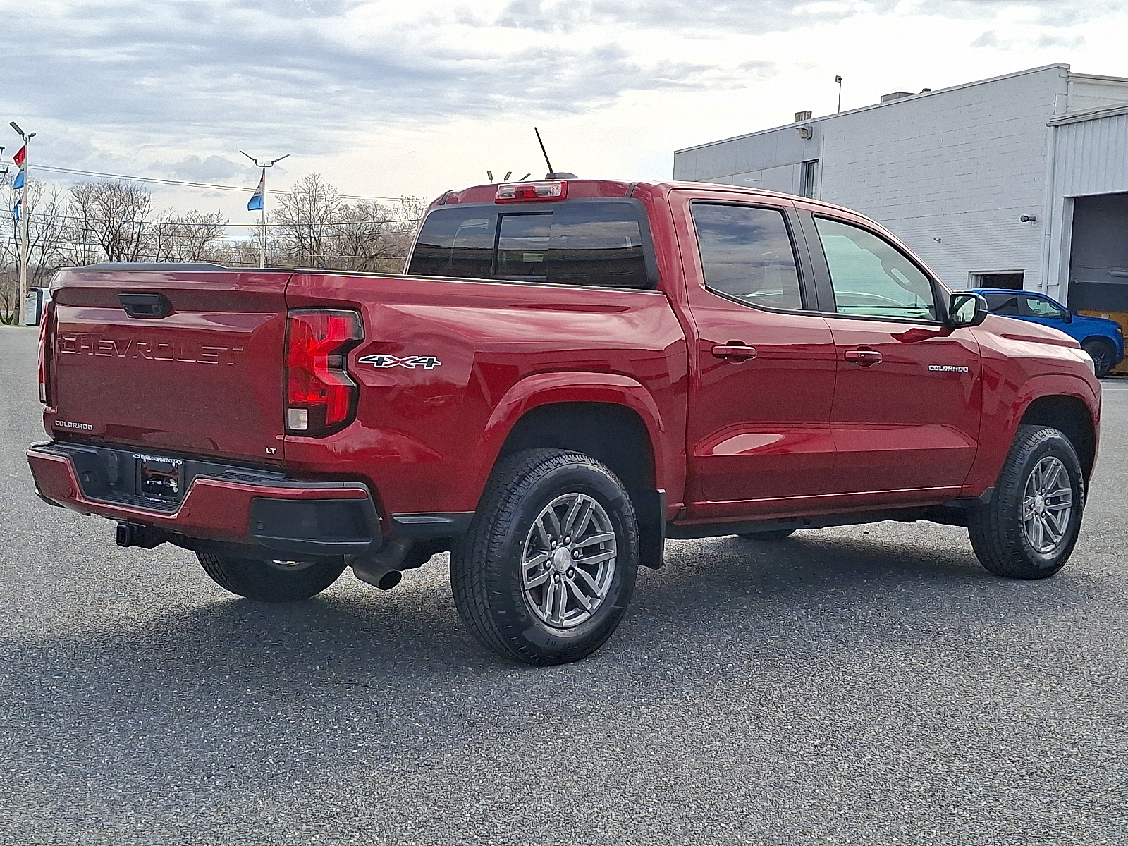 2024 Chevrolet Colorado 4WD LT - Radiant Red Tintcoat - GNT exterior view 8