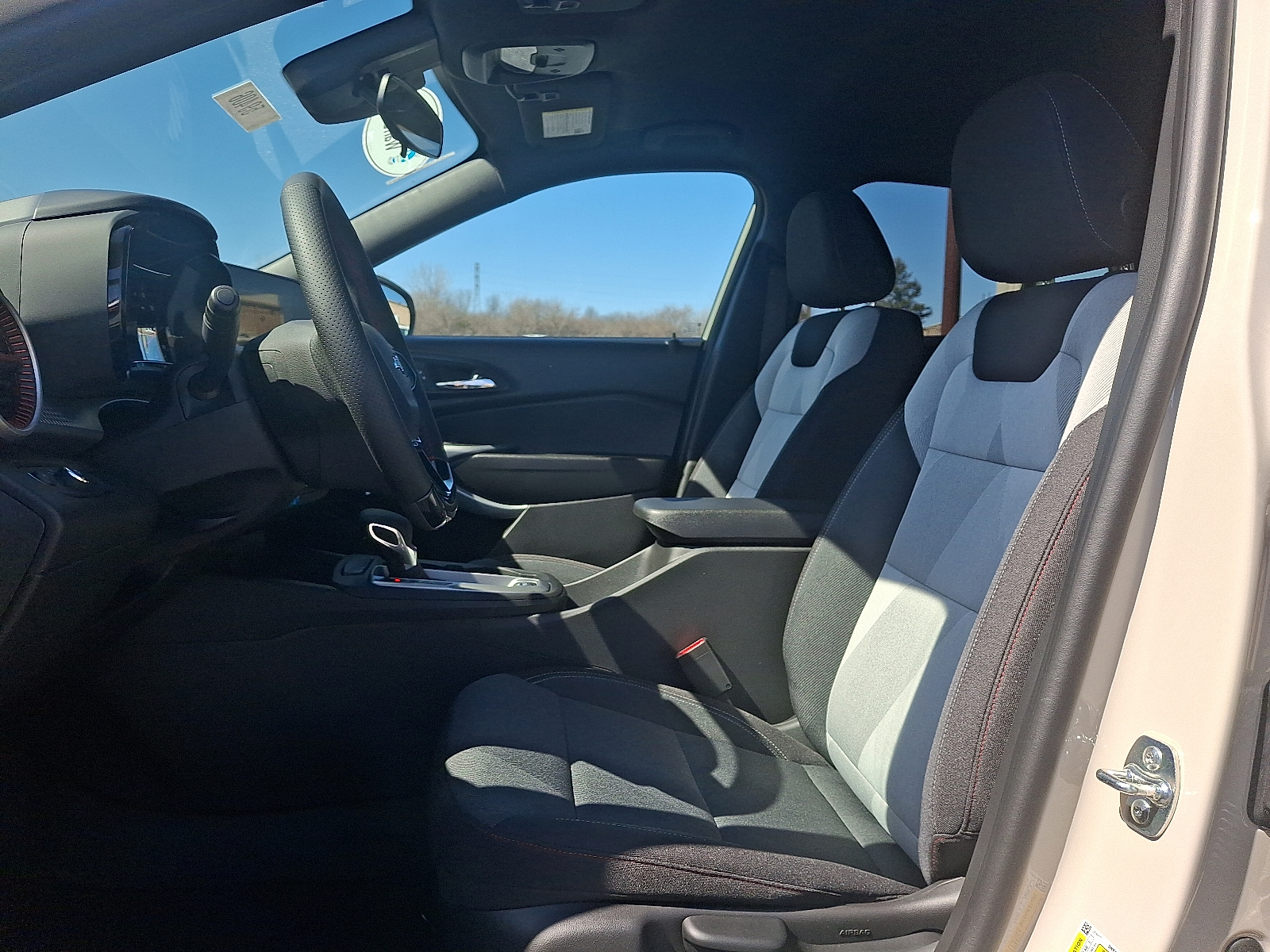 2026 Chevrolet Trax FWD 1RS - White Sands - G42 exterior view 11