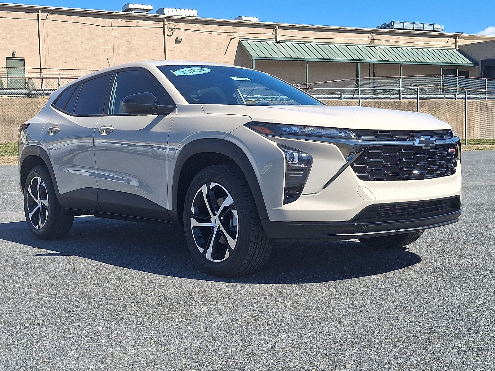 2026 Chevrolet Trax FWD 1RS - White Sands - G42 exterior view 5