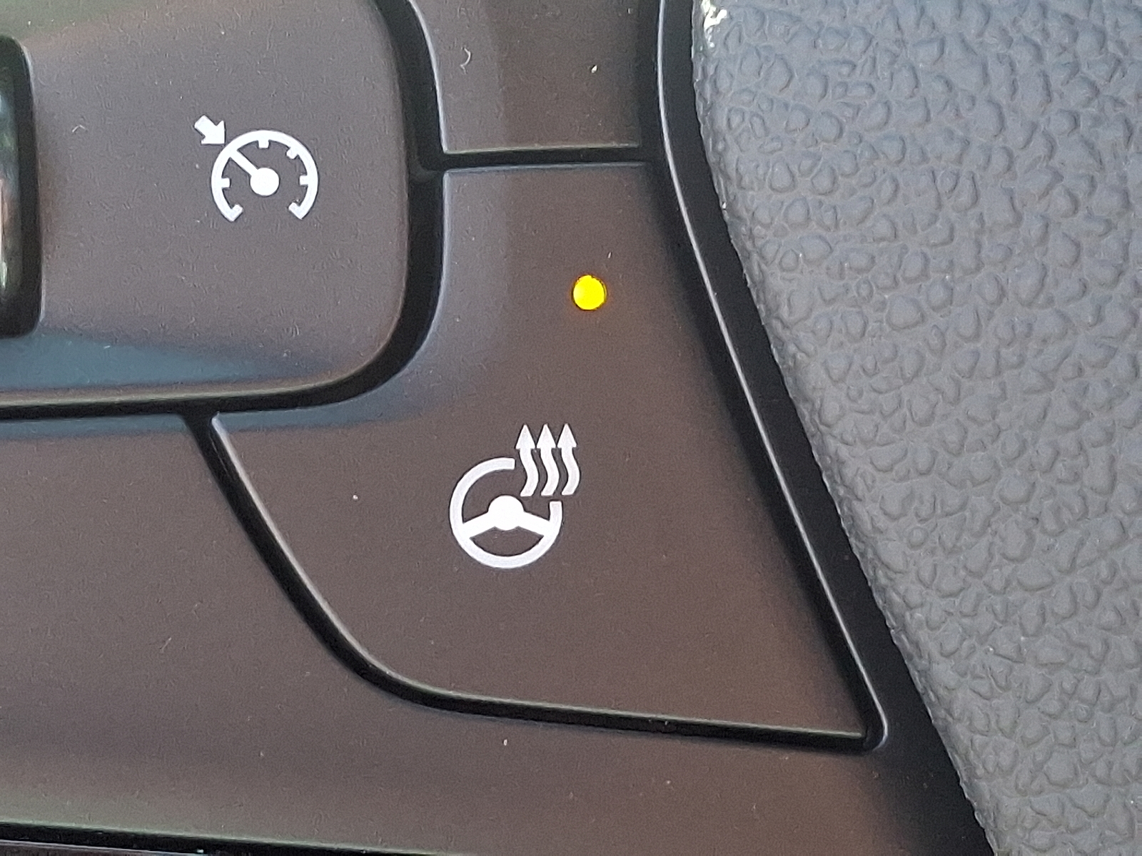 2026 Chevrolet Trax FWD 1RS - White Sands - G42 exterior view 4