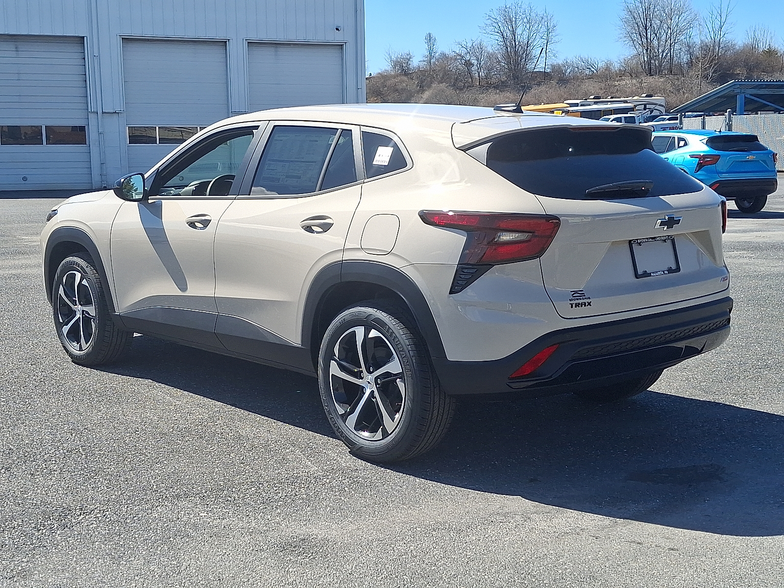 2026 Chevrolet Trax FWD 1RS - White Sands - G42 exterior view 6