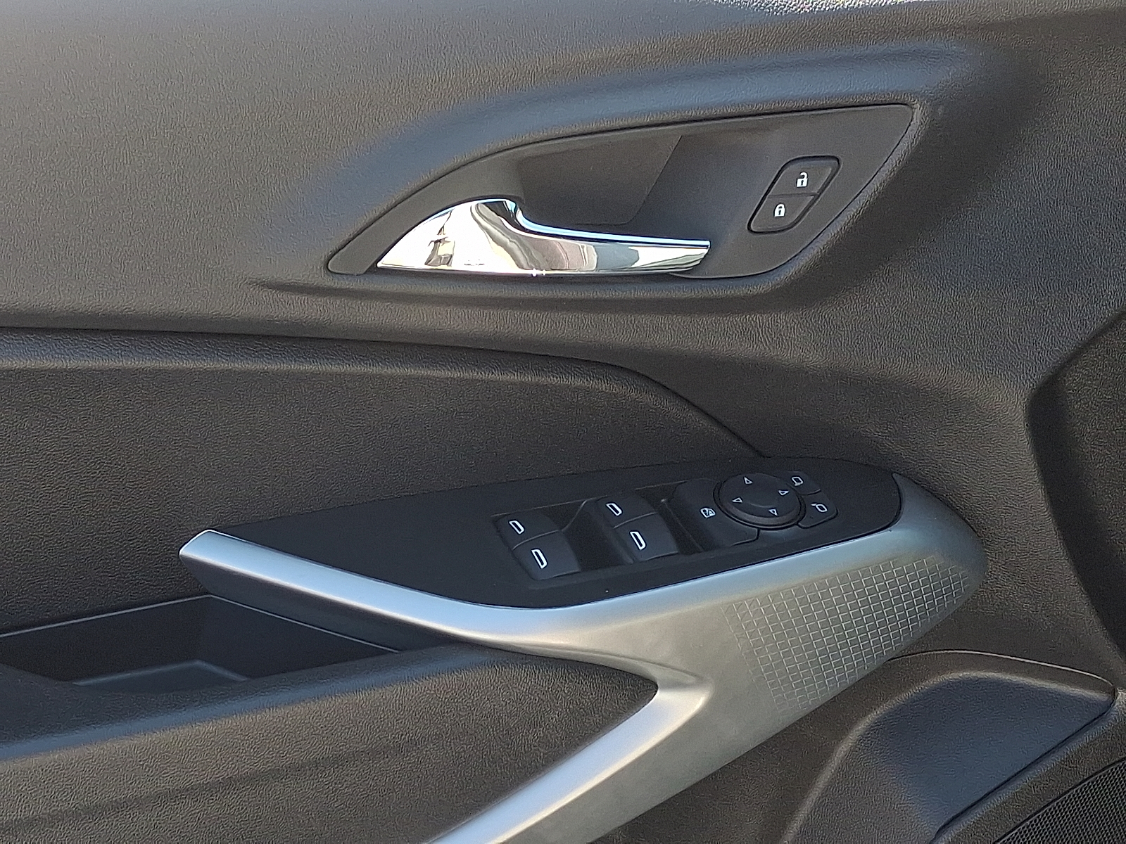 2026 Chevrolet Trax FWD 1RS - White Sands - G42 exterior view 10