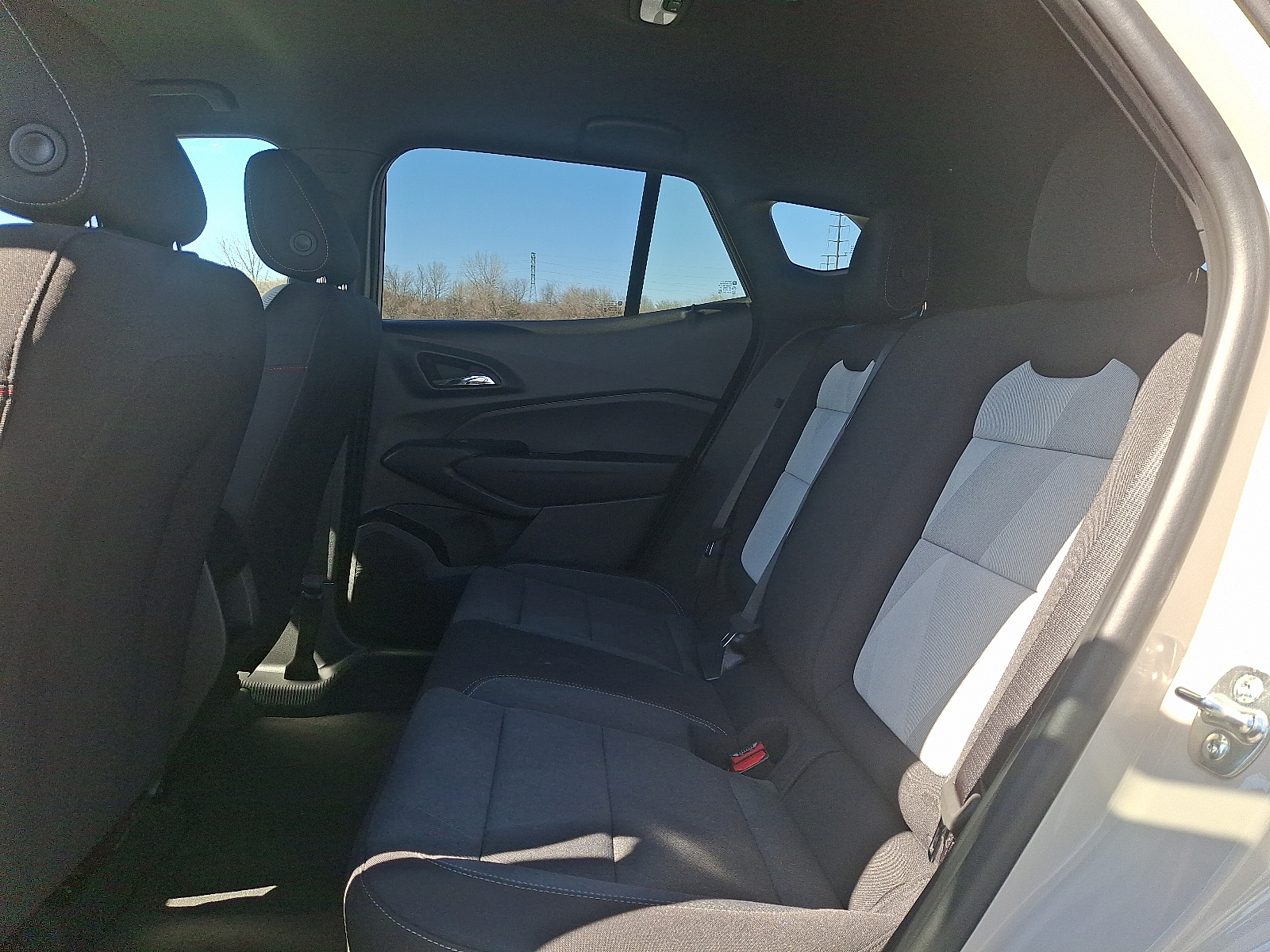 2026 Chevrolet Trax FWD 1RS - White Sands - G42 exterior view 8