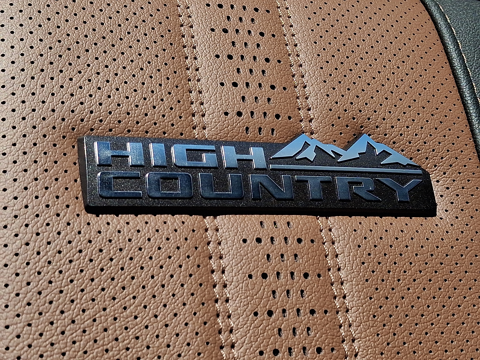 2026 Chevrolet Silverado 2500HD Crew Cab, Standard Bed, High Country, 4WD - Black - GBA exterior view 14