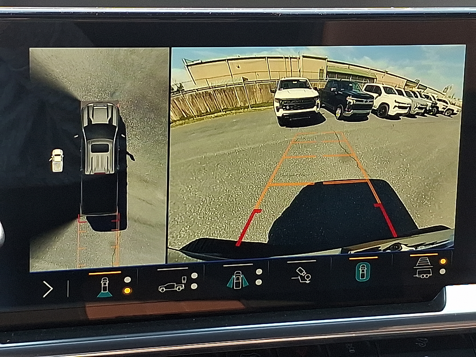 2026 Chevrolet Silverado 2500HD Crew Cab, Standard Bed, High Country, 4WD - Black - GBA exterior view 20