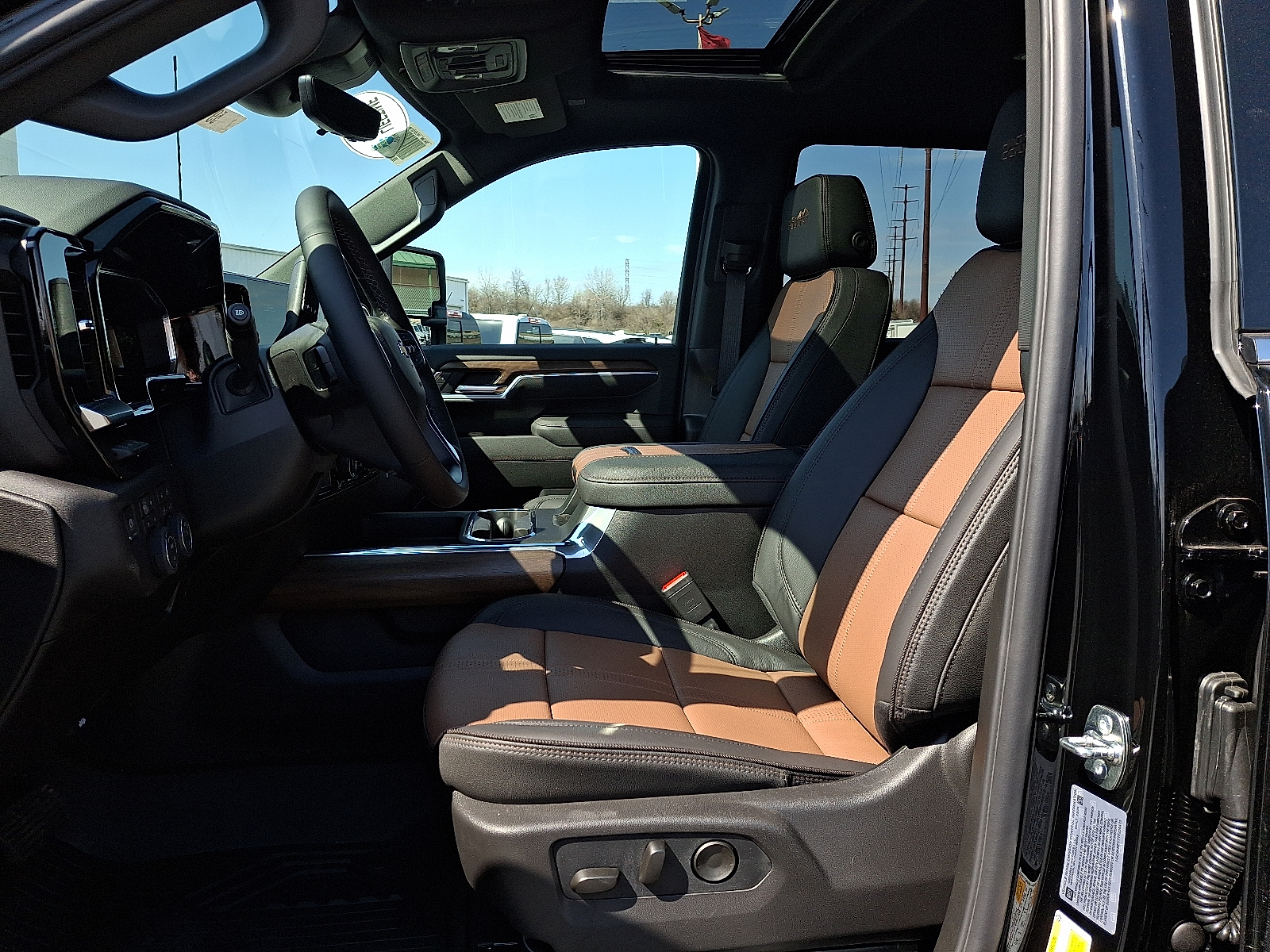 2026 Chevrolet Silverado 2500HD Crew Cab, Standard Bed, High Country, 4WD - Black - GBA exterior view 13