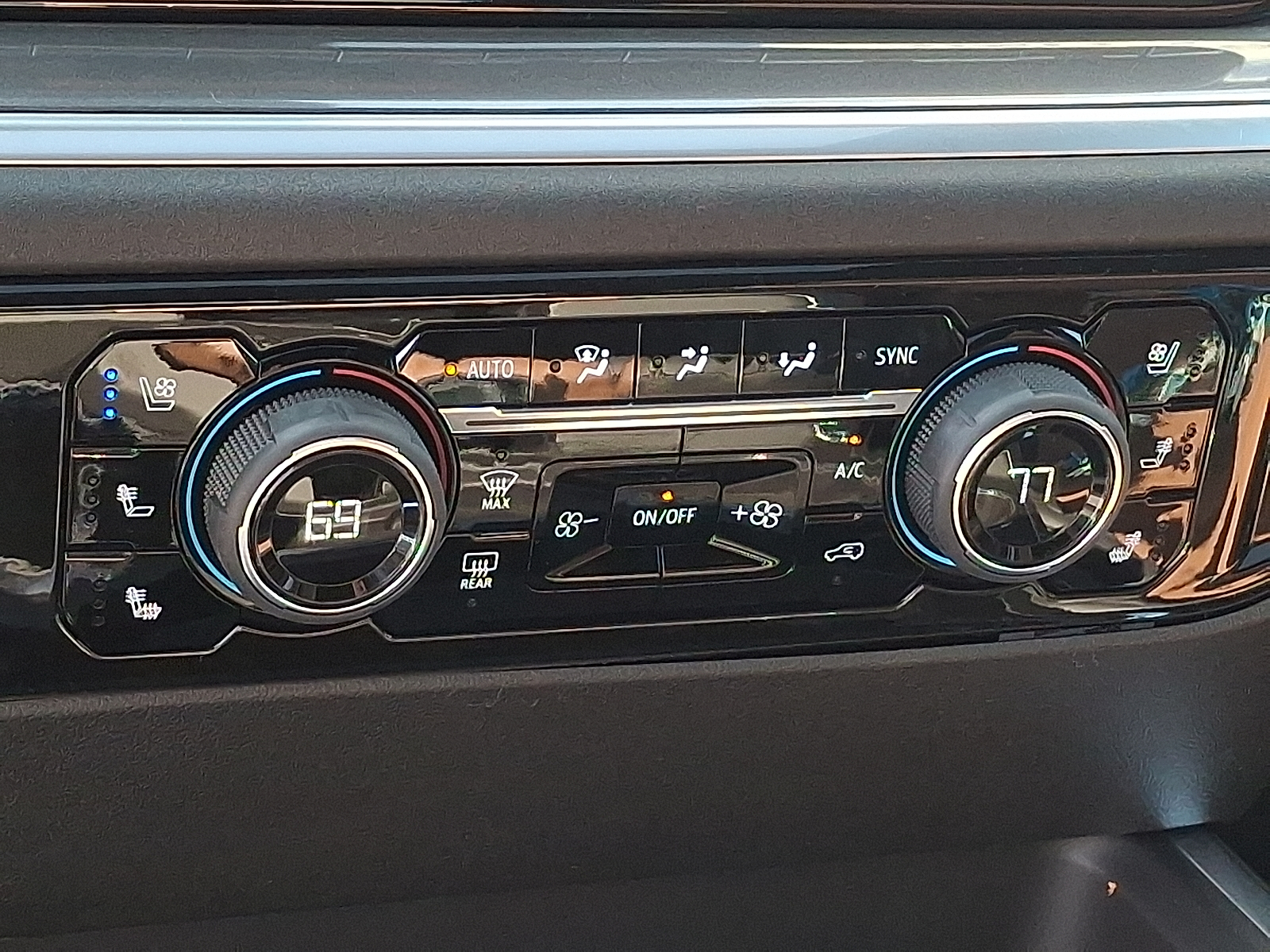 2026 Chevrolet Silverado 2500HD Crew Cab, Standard Bed, High Country, 4WD - Black - GBA exterior view 17