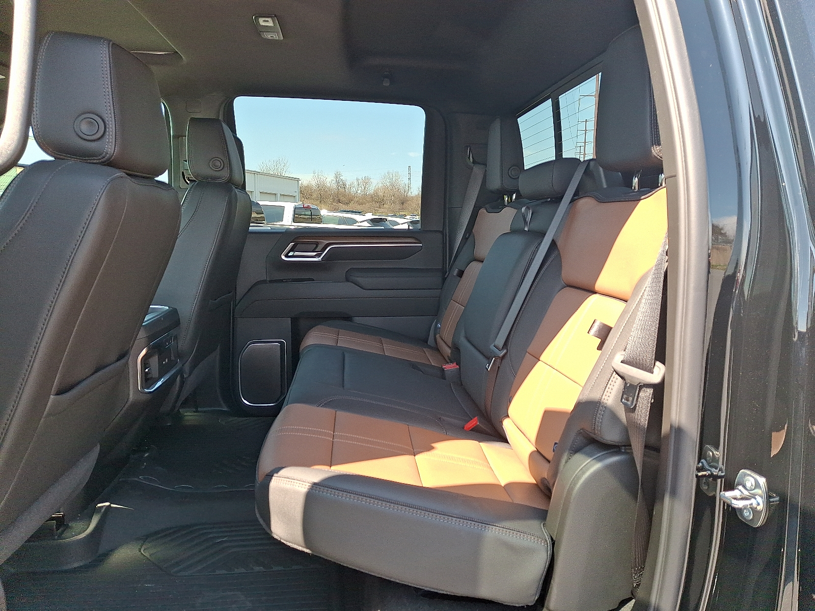 2026 Chevrolet Silverado 2500HD Crew Cab, Standard Bed, High Country, 4WD - Black - GBA exterior view 10