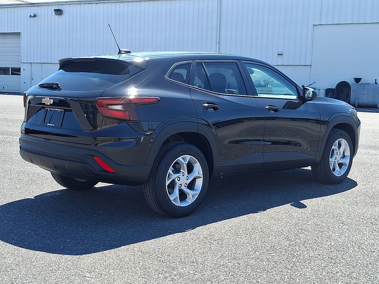 2026 Chevrolet Trax FWD LS - Mosaic Black Metallic - GB0 exterior view 5