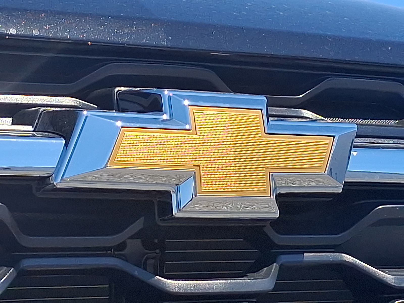 2026 Chevrolet Trax FWD LS - Mosaic Black Metallic - GB0 exterior view 17