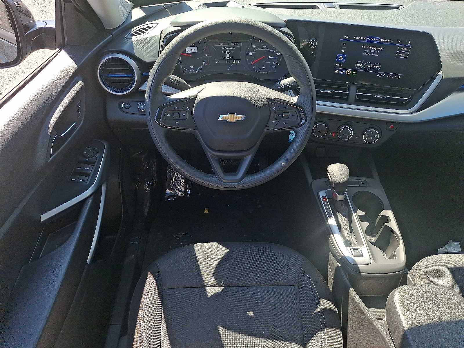 2026 Chevrolet Trax FWD LS - Mosaic Black Metallic - GB0 exterior view 9