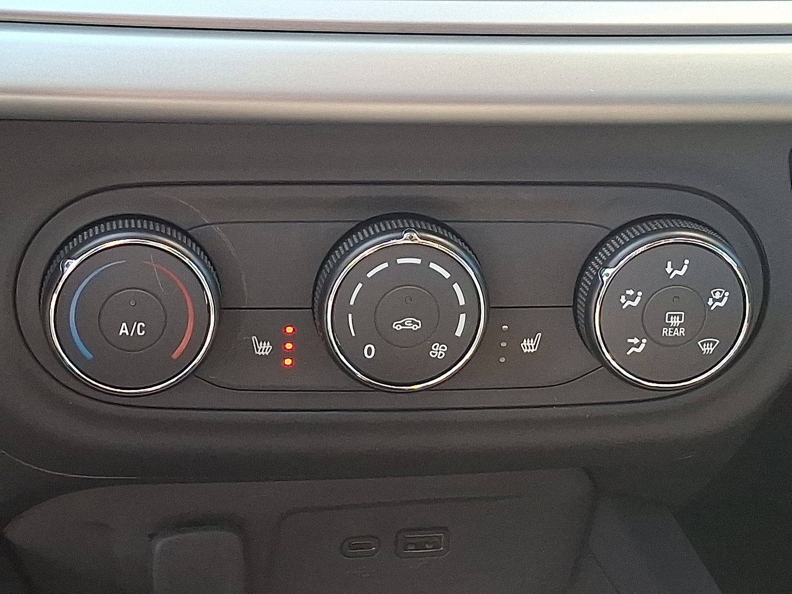 2026 Chevrolet Trax FWD LS - Mosaic Black Metallic - GB0 exterior view 14