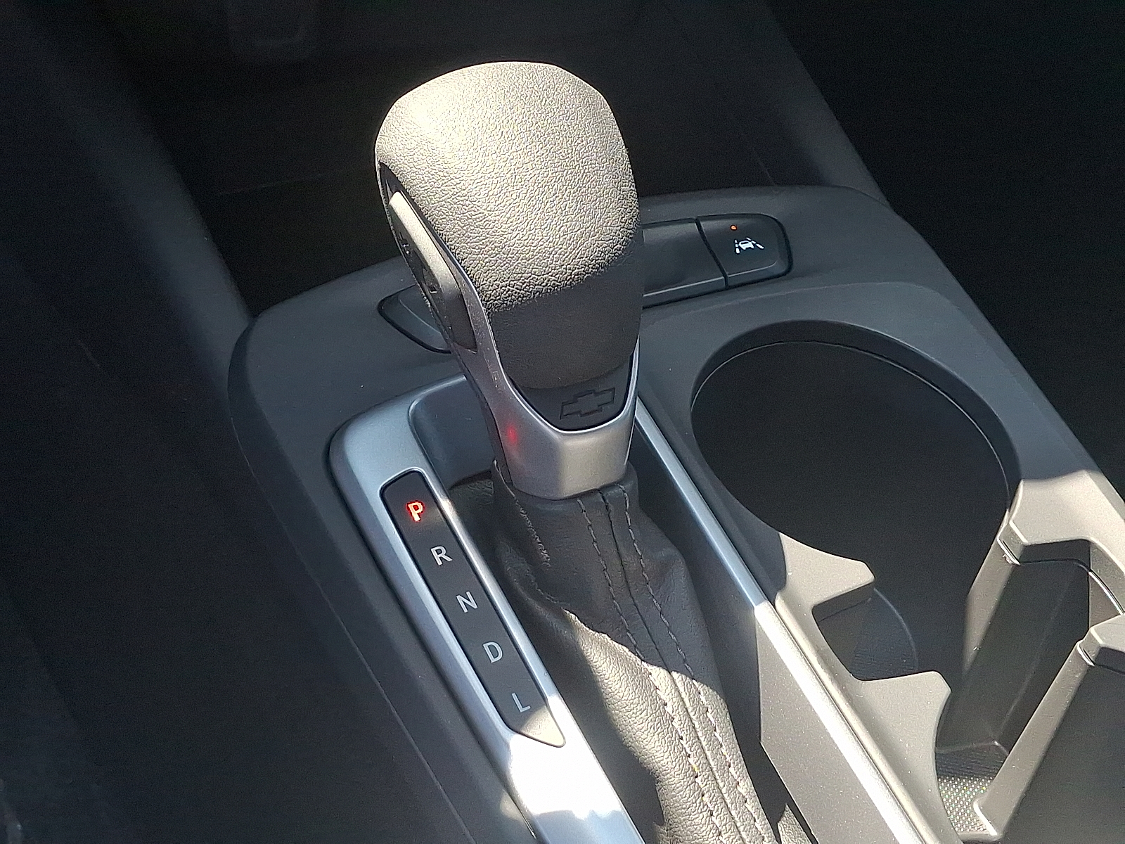 2026 Chevrolet Trax FWD LS - Mosaic Black Metallic - GB0 exterior view 13