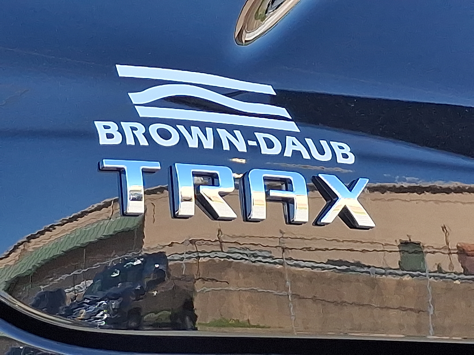 2026 Chevrolet Trax FWD LS - Mosaic Black Metallic - GB0 exterior view 18