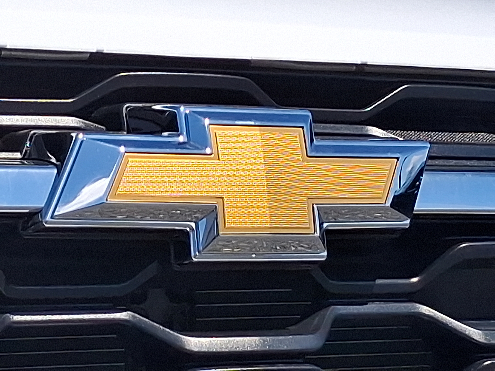 2026 Chevrolet Trax FWD LS - Summit White - GAZ exterior view 15