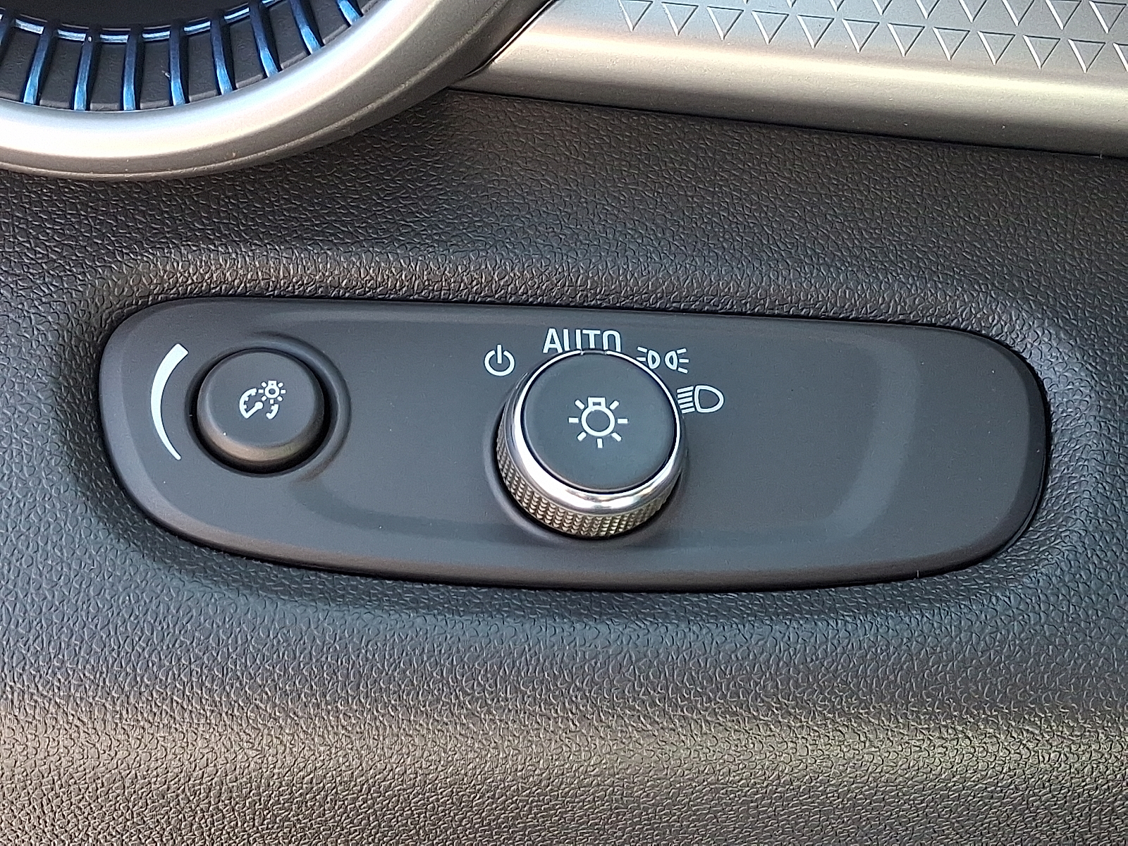 2026 Chevrolet Trax FWD LS - Summit White - GAZ exterior view 13