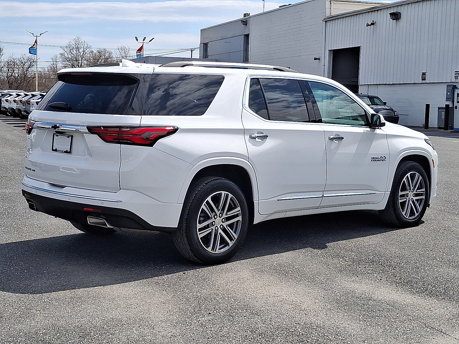 2023 Chevrolet Traverse AWD High Country - Summit White - GAZ exterior view 9