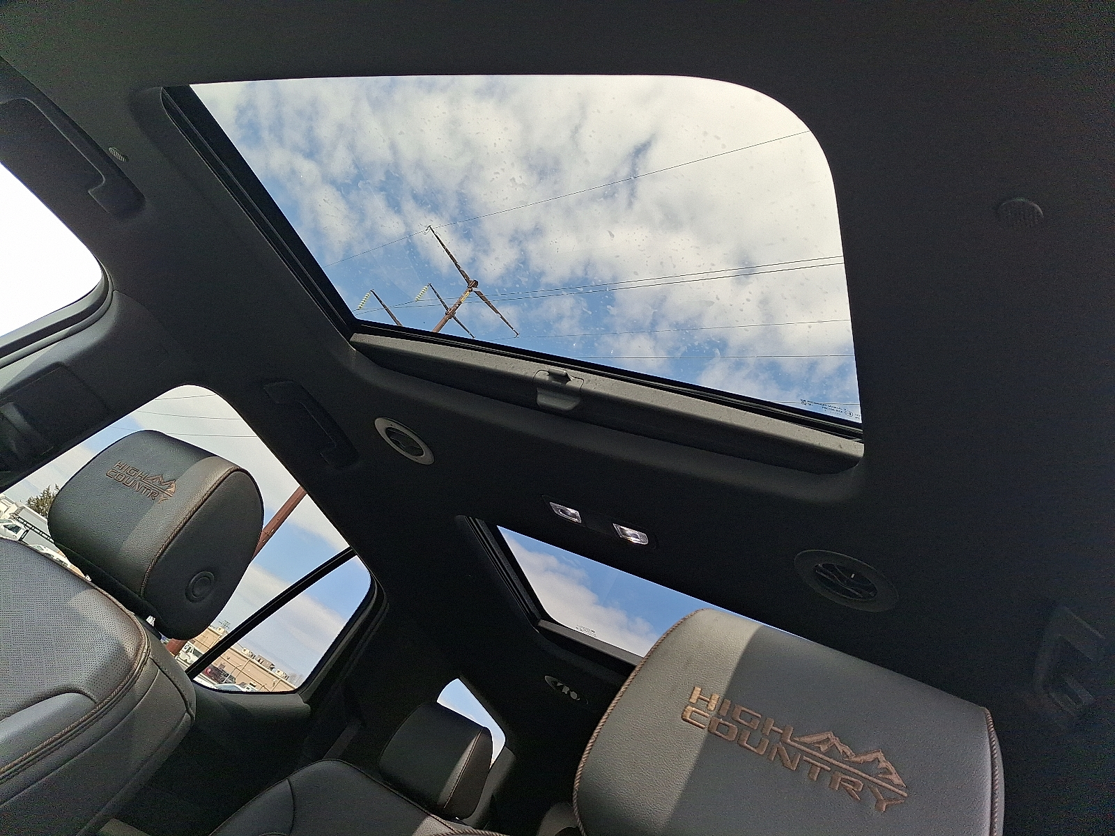 2023 Chevrolet Traverse AWD High Country - Summit White - GAZ exterior view 2