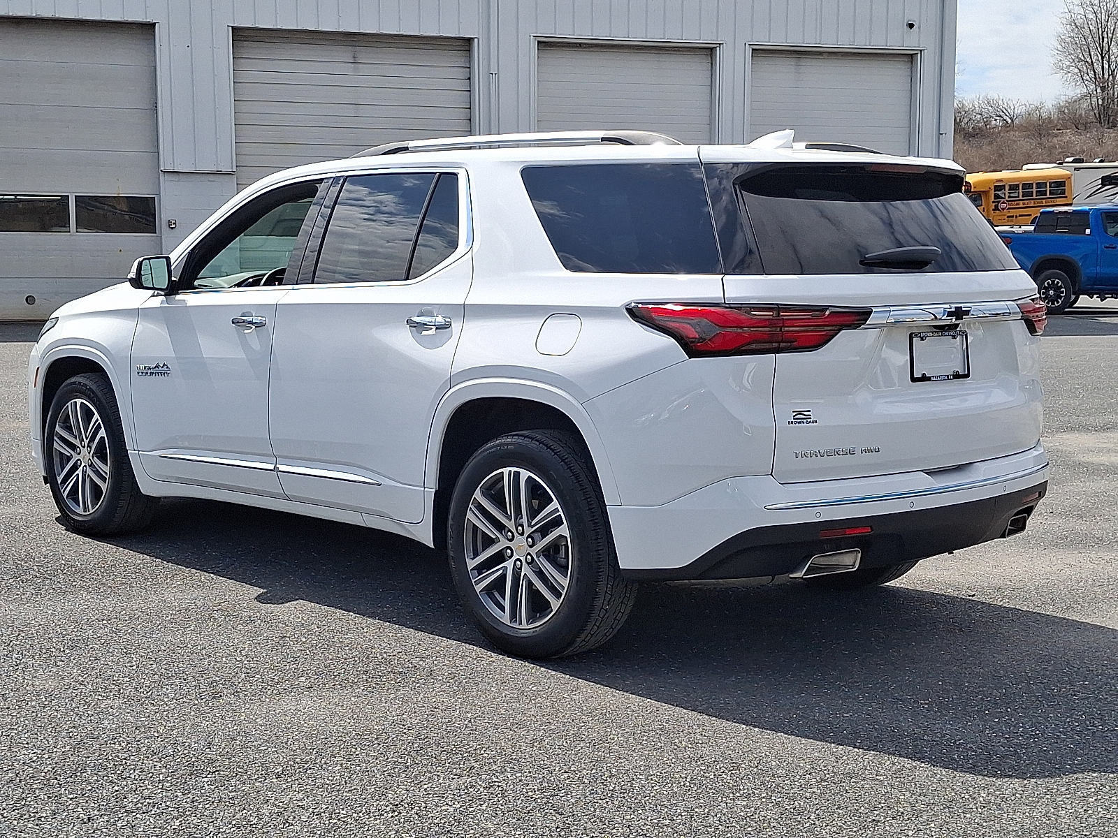 2023 Chevrolet Traverse AWD High Country - Summit White - GAZ exterior view 7