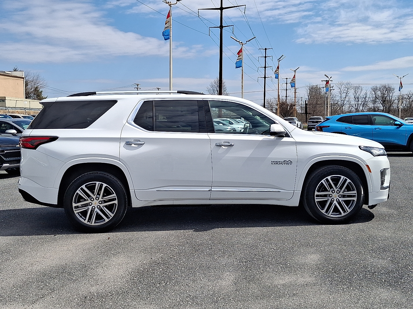 2023 Chevrolet Traverse AWD High Country - Summit White - GAZ exterior view 10